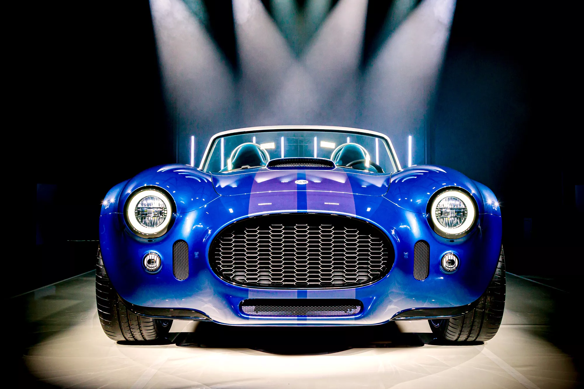 Chi tiet AC Cobra GT Roadster - mau xe hoai co manh 663 ma luc hinh anh