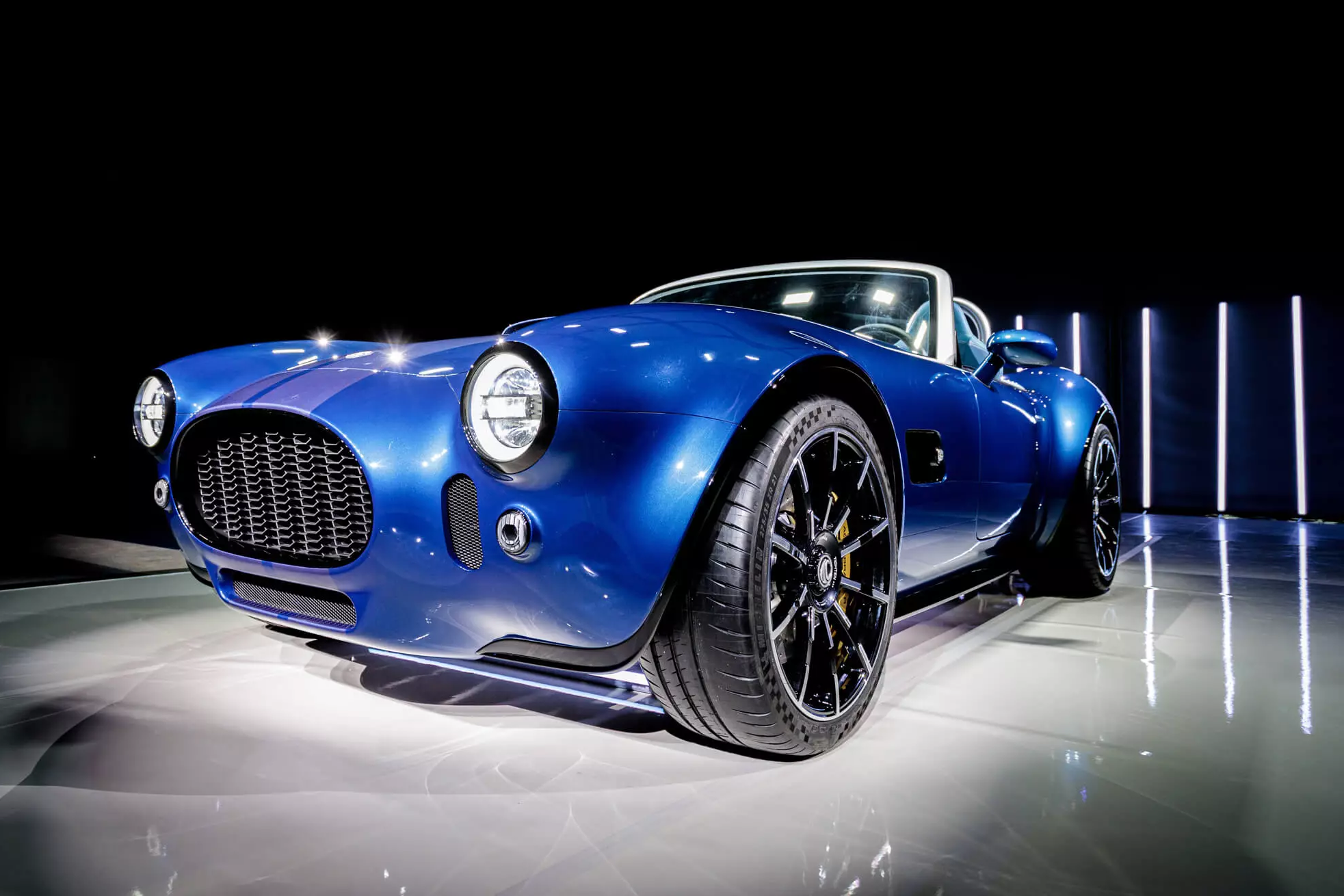 ac,  ac cars,  ac cobra,  cobra gt,  cobra gt roadster,  ac cobra gt,  ac cobra gt roadster,  sieu xe,  xe the thao,  xe dua,  lamborghini,  mclaren,  ferrari,  maserati,  aston martin,  porsche,  bugatti,  koenigsegg,  pagani anh 14