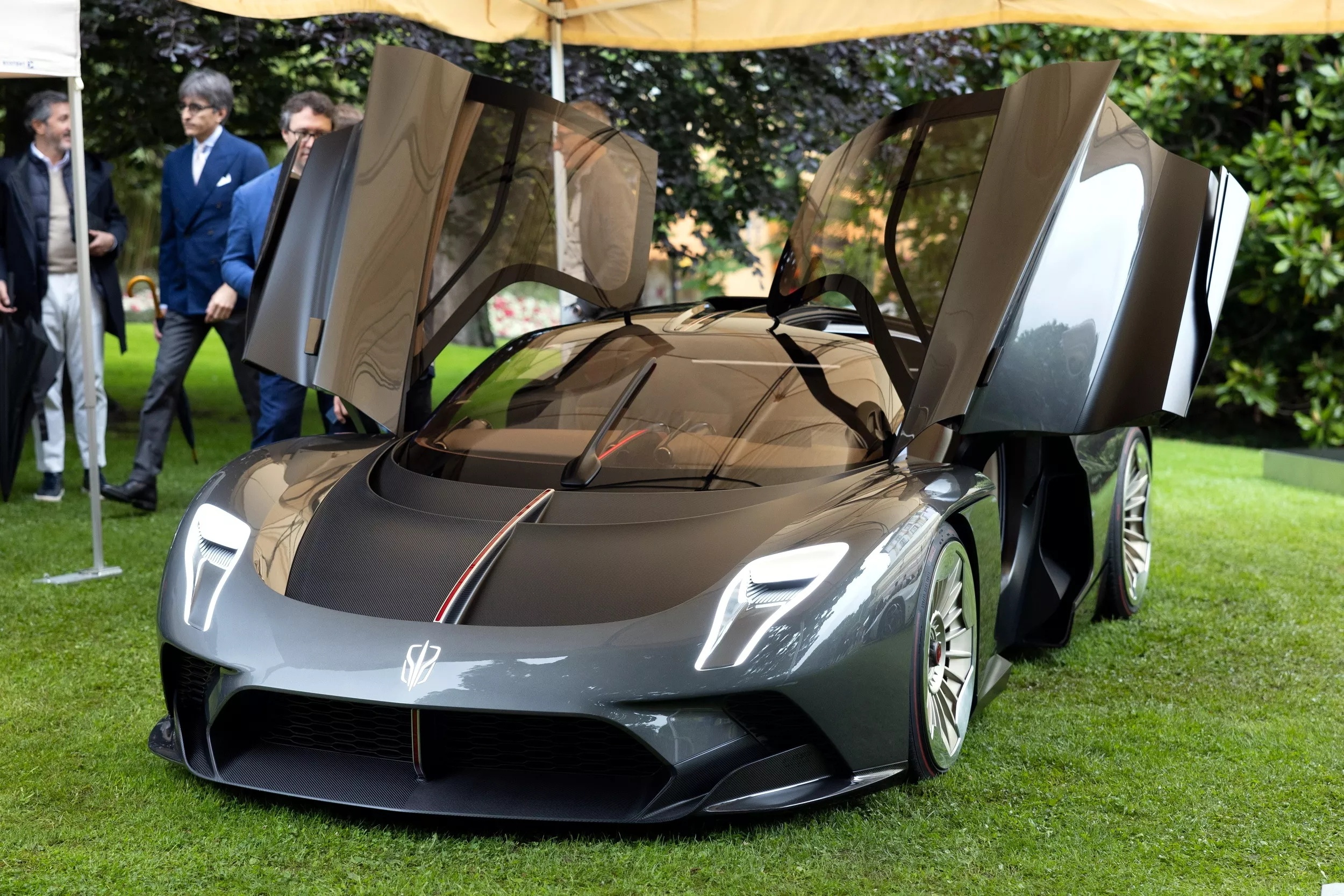 Sieu xe Trung Quoc Hongqi S9 bat ngo xuat hien tai Italy hinh anh