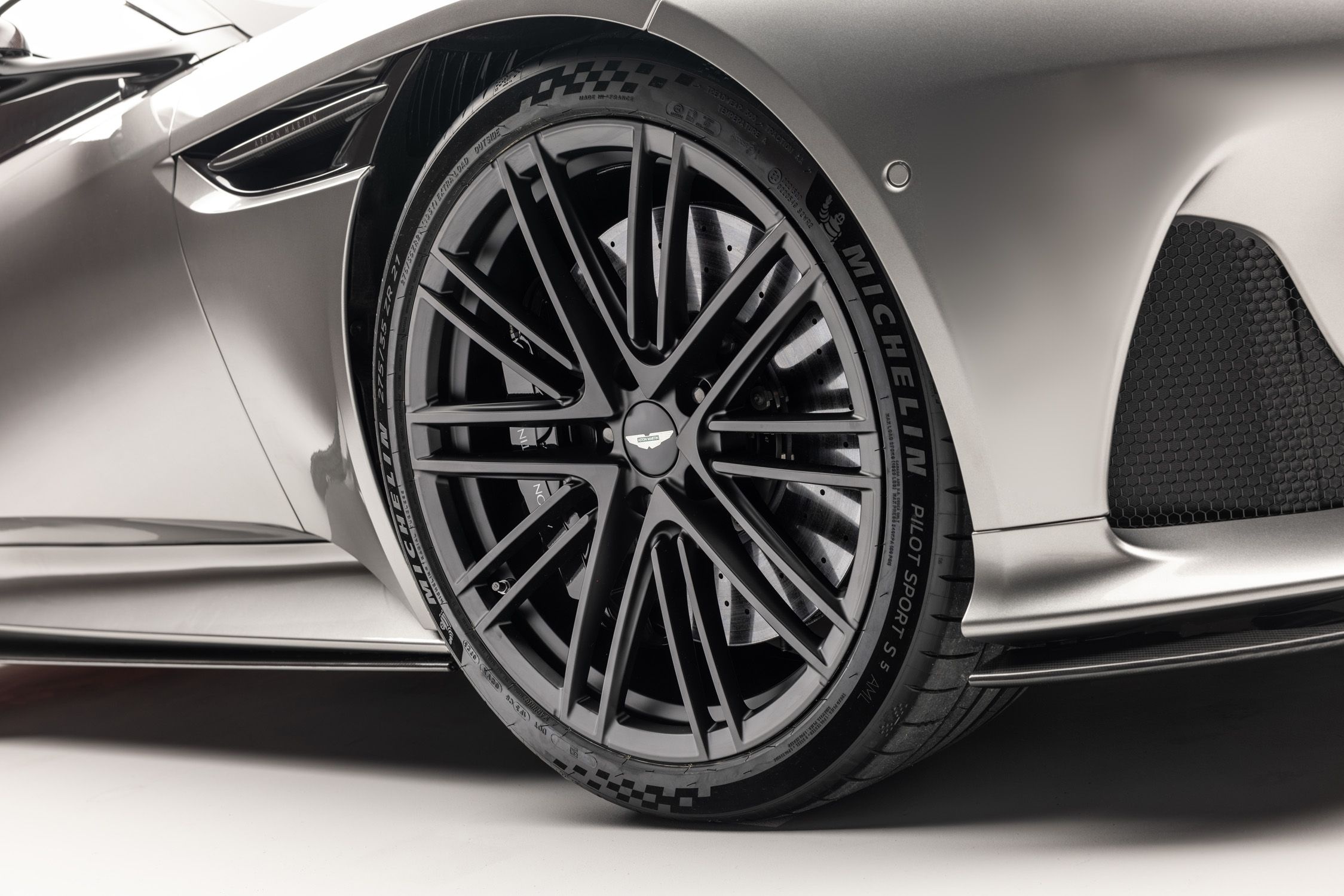 aston martin,  db12,  aston martin db12,  db11,  sieu xe,  supercar,  hypercar,  grand tourer,  grand touring,  gt,  lamborghini,  mclaren,  ferrari,  porsche,  maserati,  bugatti,  pagani,  koenigsegg anh 7