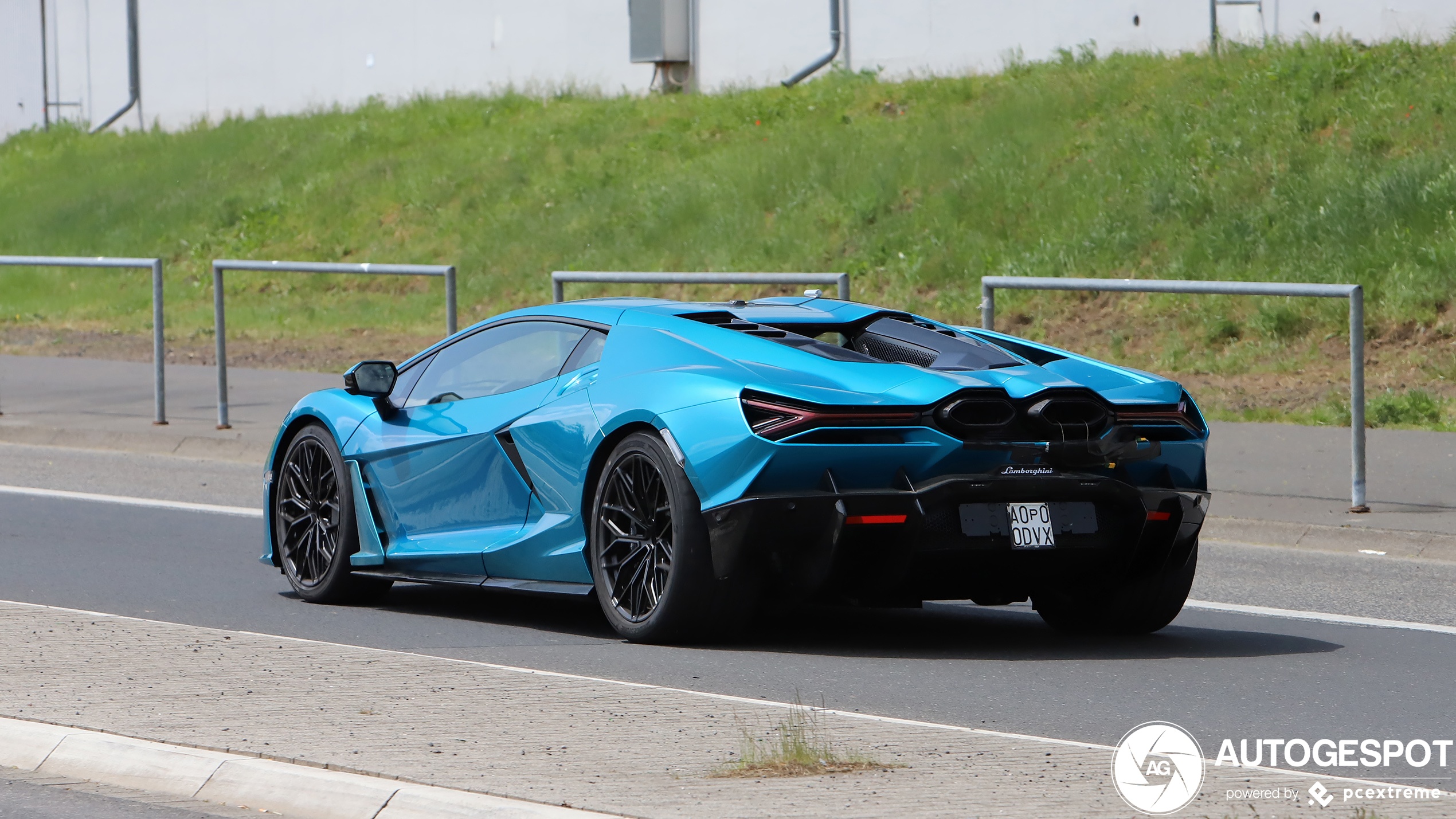 lamborghini,  revuelto,  aventador,  murcielago,  diablo,  countach,  miura,  huracan,  gallardo,  sieu xe,  hybrid,  ferrari,  mclaren,  aston martin,  porsche,  maserati,  bugatti,  pagani,  koenigsegg anh 10