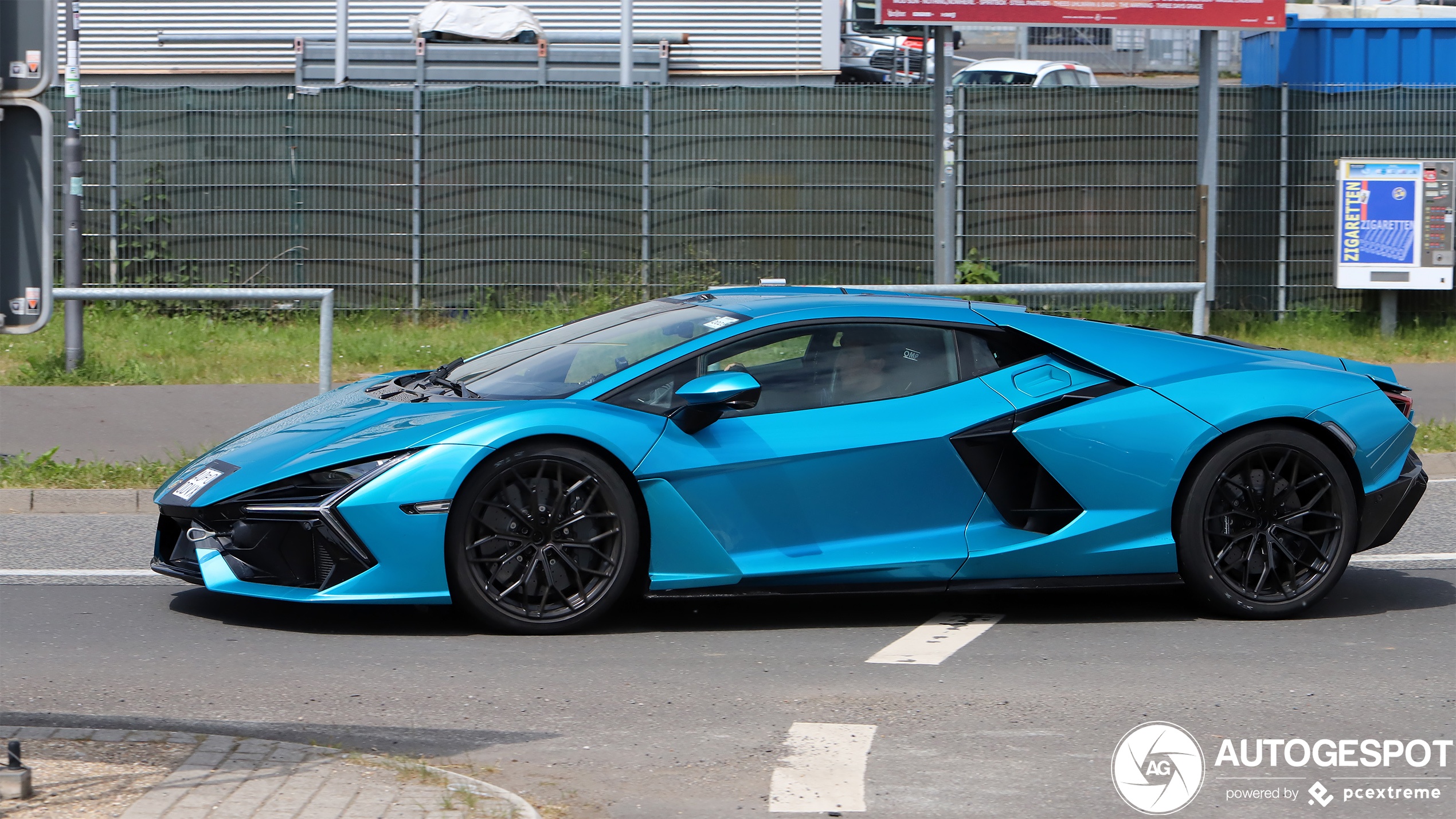 lamborghini,  revuelto,  aventador,  murcielago,  diablo,  countach,  miura,  huracan,  gallardo,  sieu xe,  hybrid,  ferrari,  mclaren,  aston martin,  porsche,  maserati,  bugatti,  pagani,  koenigsegg anh 5