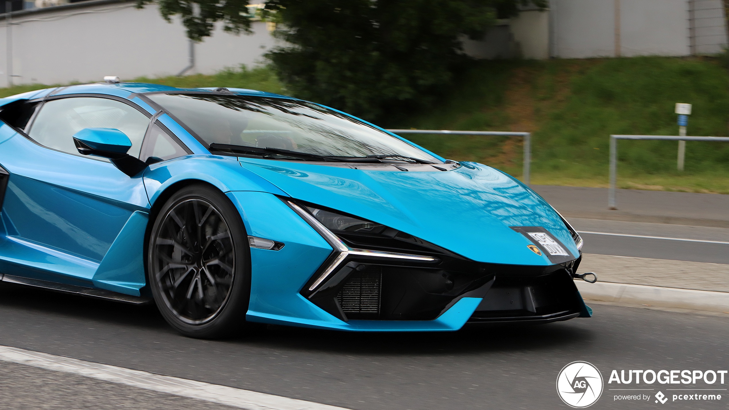 lamborghini,  revuelto,  aventador,  murcielago,  diablo,  countach,  miura,  huracan,  gallardo,  sieu xe,  hybrid,  ferrari,  mclaren,  aston martin,  porsche,  maserati,  bugatti,  pagani,  koenigsegg anh 3