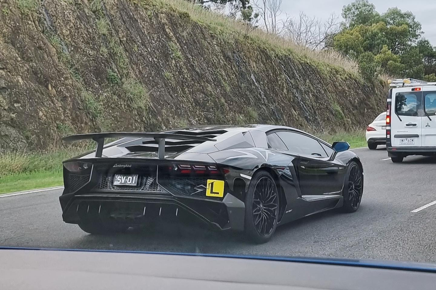 Su dung Lamborghini Aventador SV lam xe tap lai hinh anh