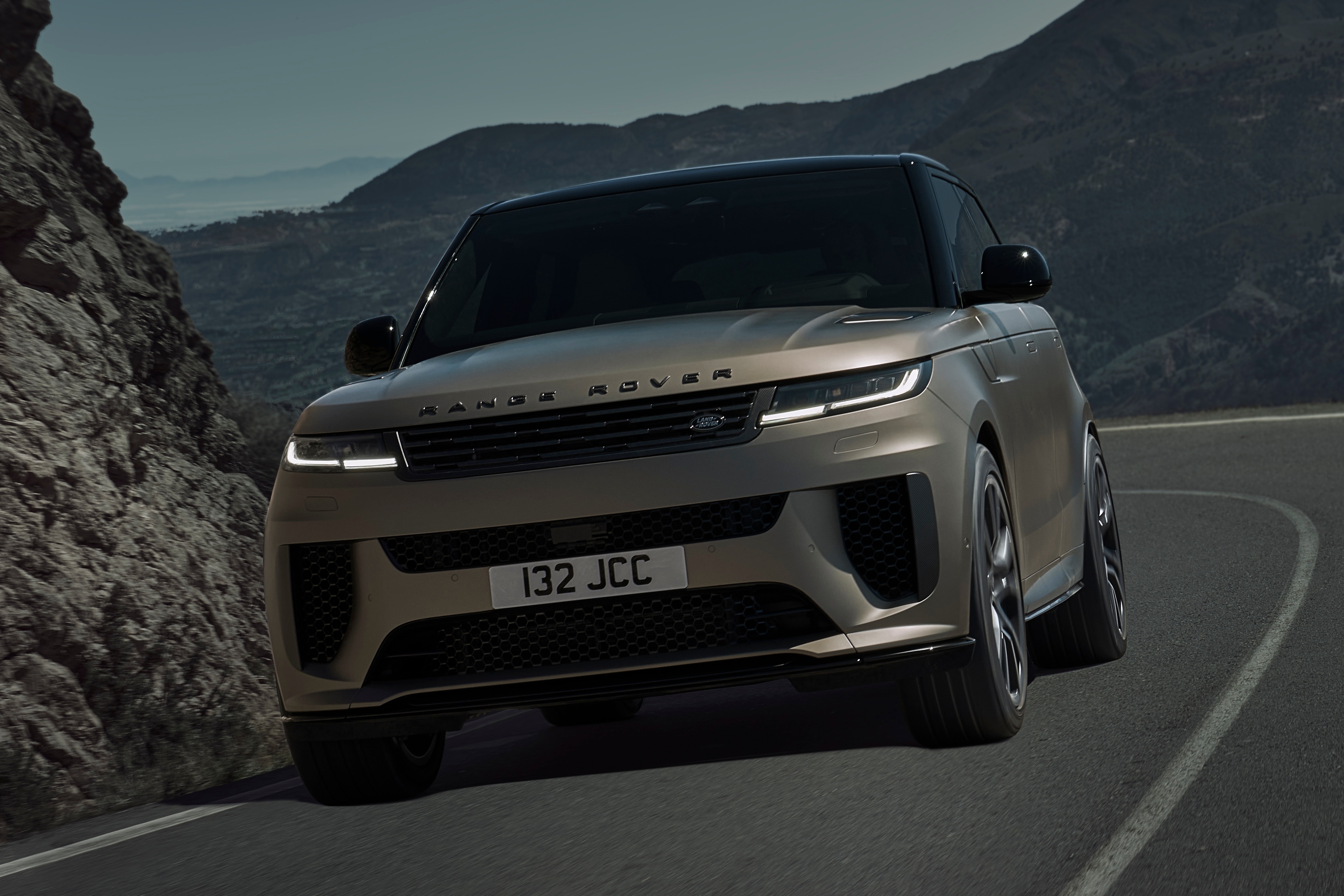 Chi tiet Range Rover Sport SV 2024 manh 635 ma luc hinh anh
