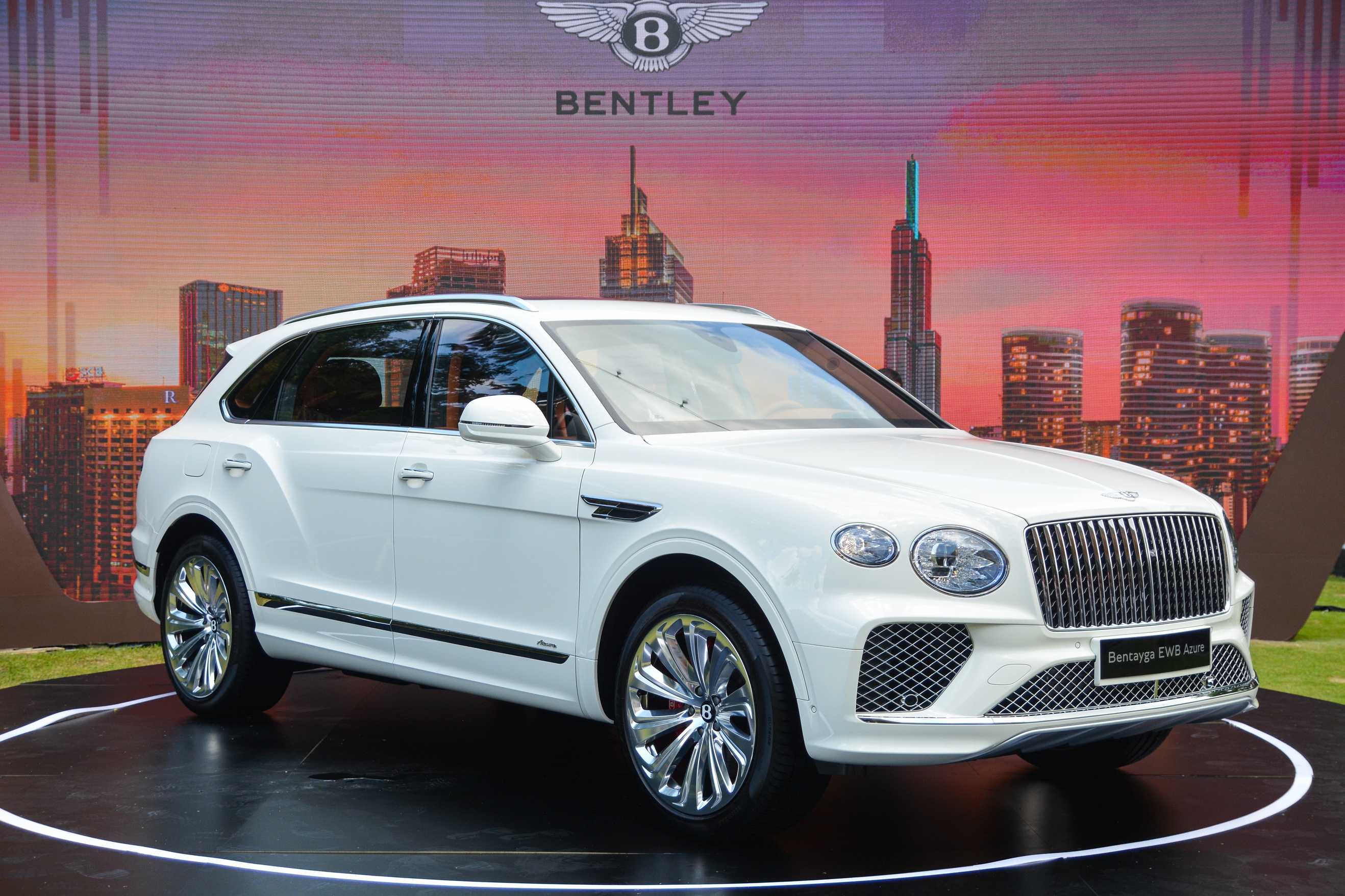 Bentayga EWB Azure Việt Nam ảnh 1 Bentayga EWB Azure Viet Nam anh 1