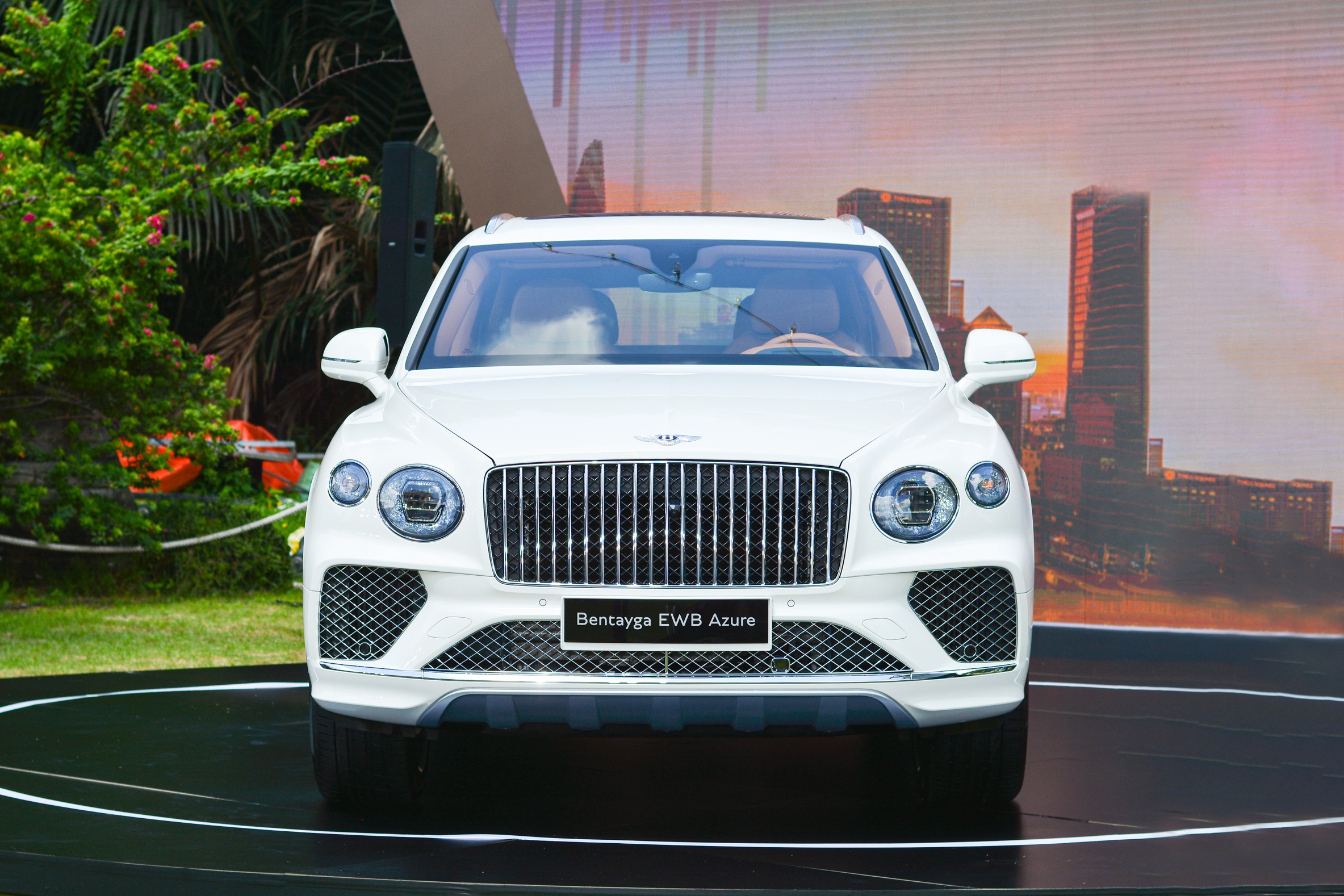 Bentayga EWB Azure Việt Nam ảnh 3 Bentayga EWB Azure Viet Nam anh 3