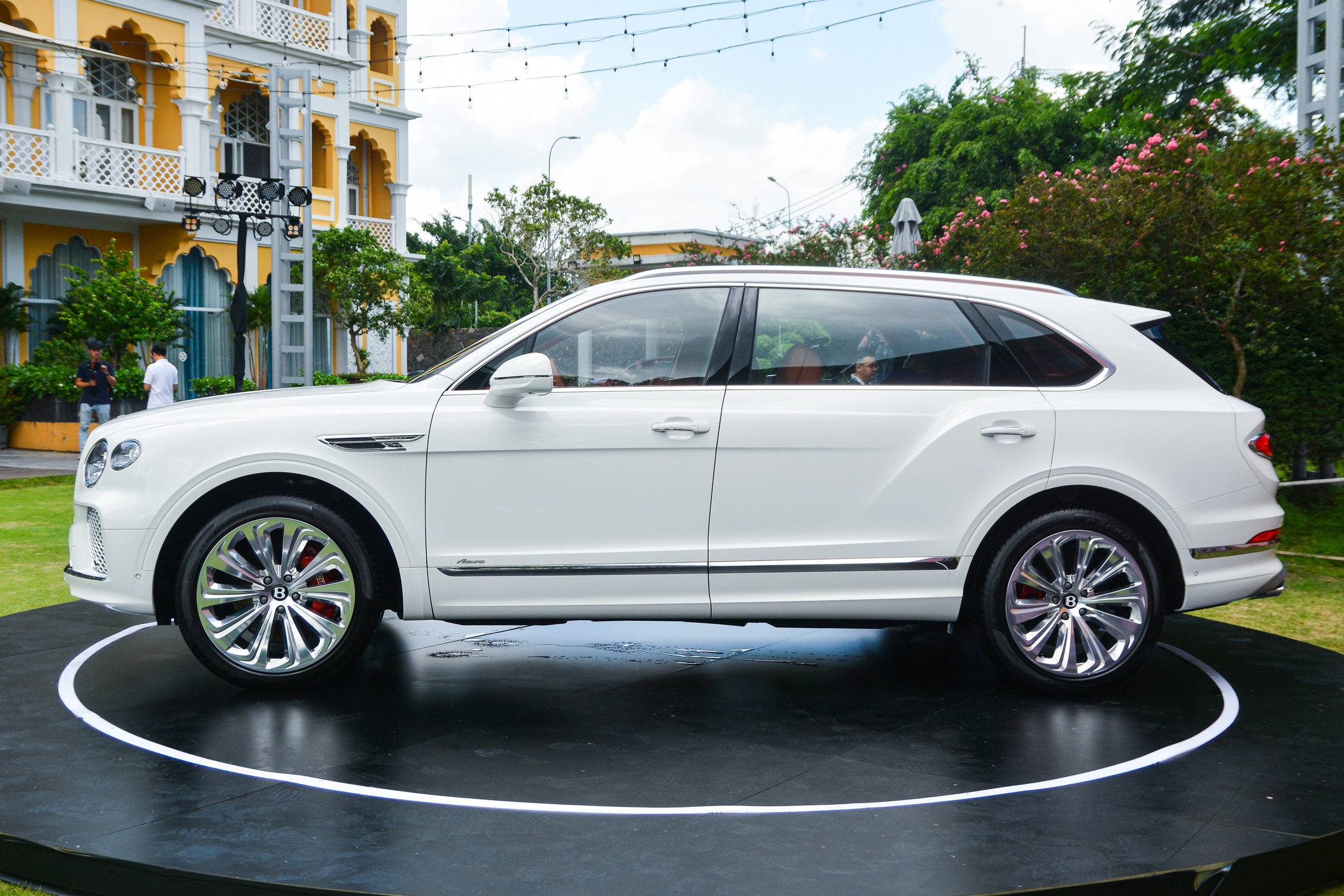 Bentayga EWB Azure Việt Nam ảnh 2 Bentayga EWB Azure Viet Nam anh 2