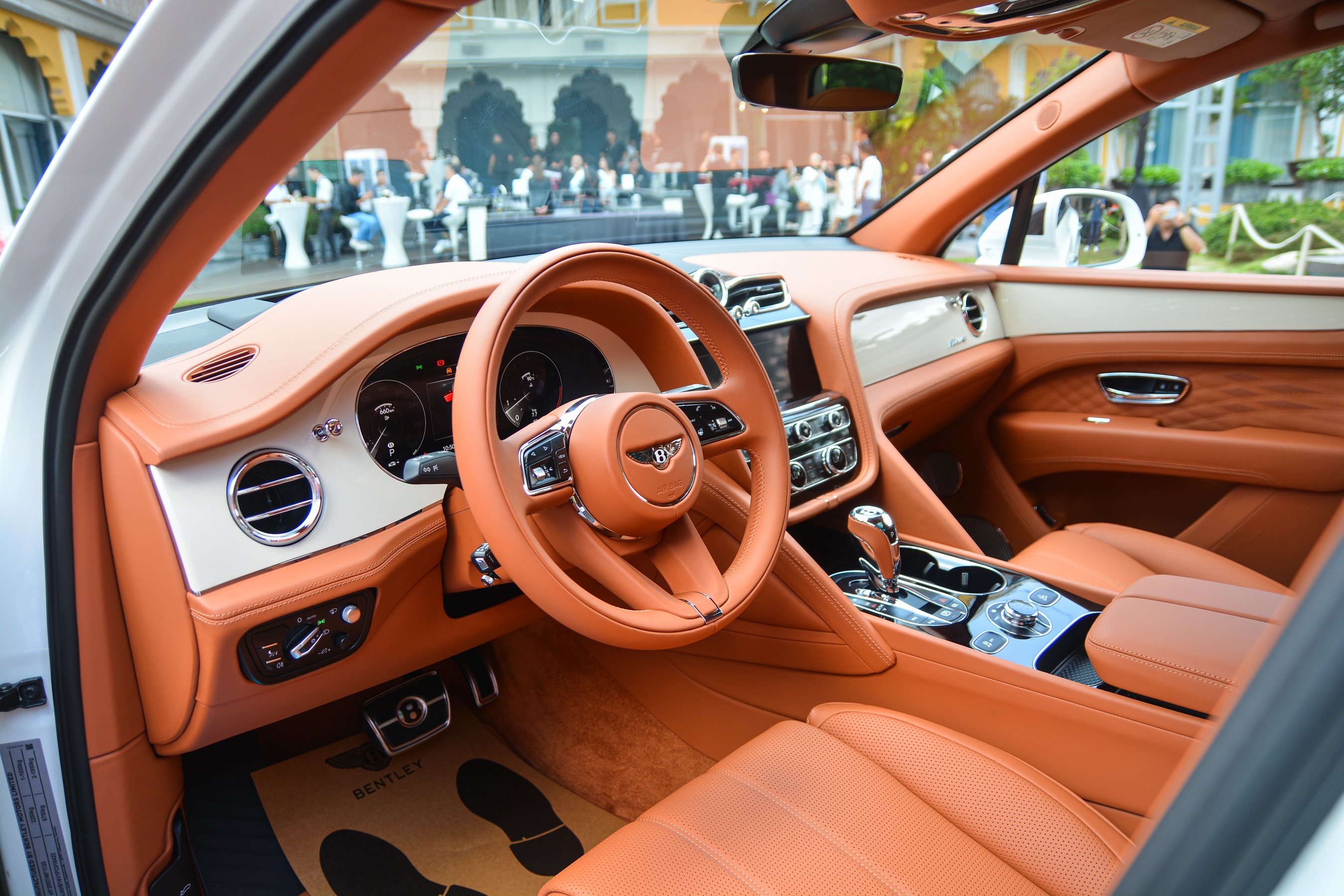 Bentayga EWB Azure Việt Nam ảnh 12 Bentayga EWB Azure Viet Nam anh 12