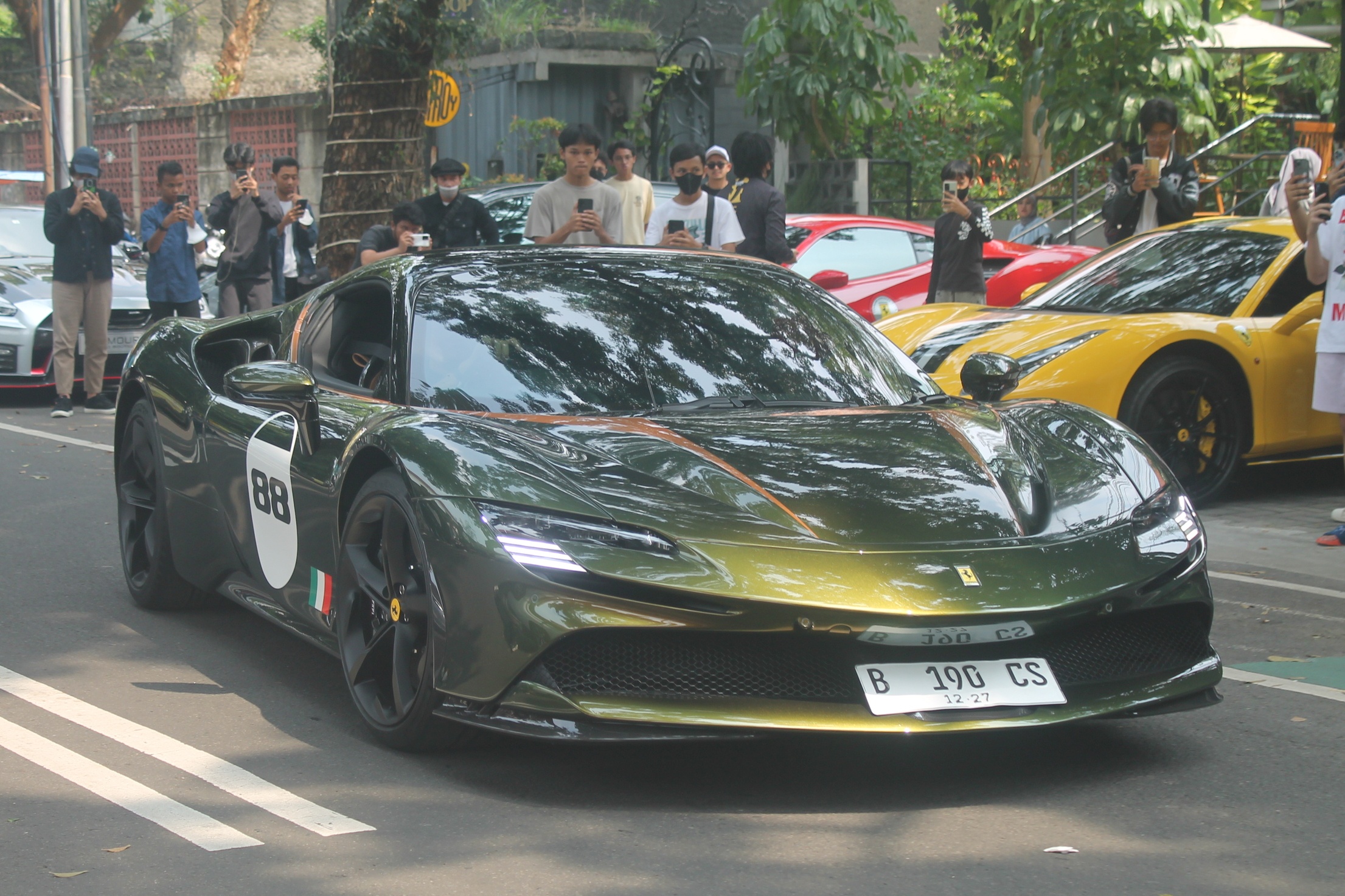 Ferrari SF90 Spider ban dac biet lan banh tai Indonesia hinh anh