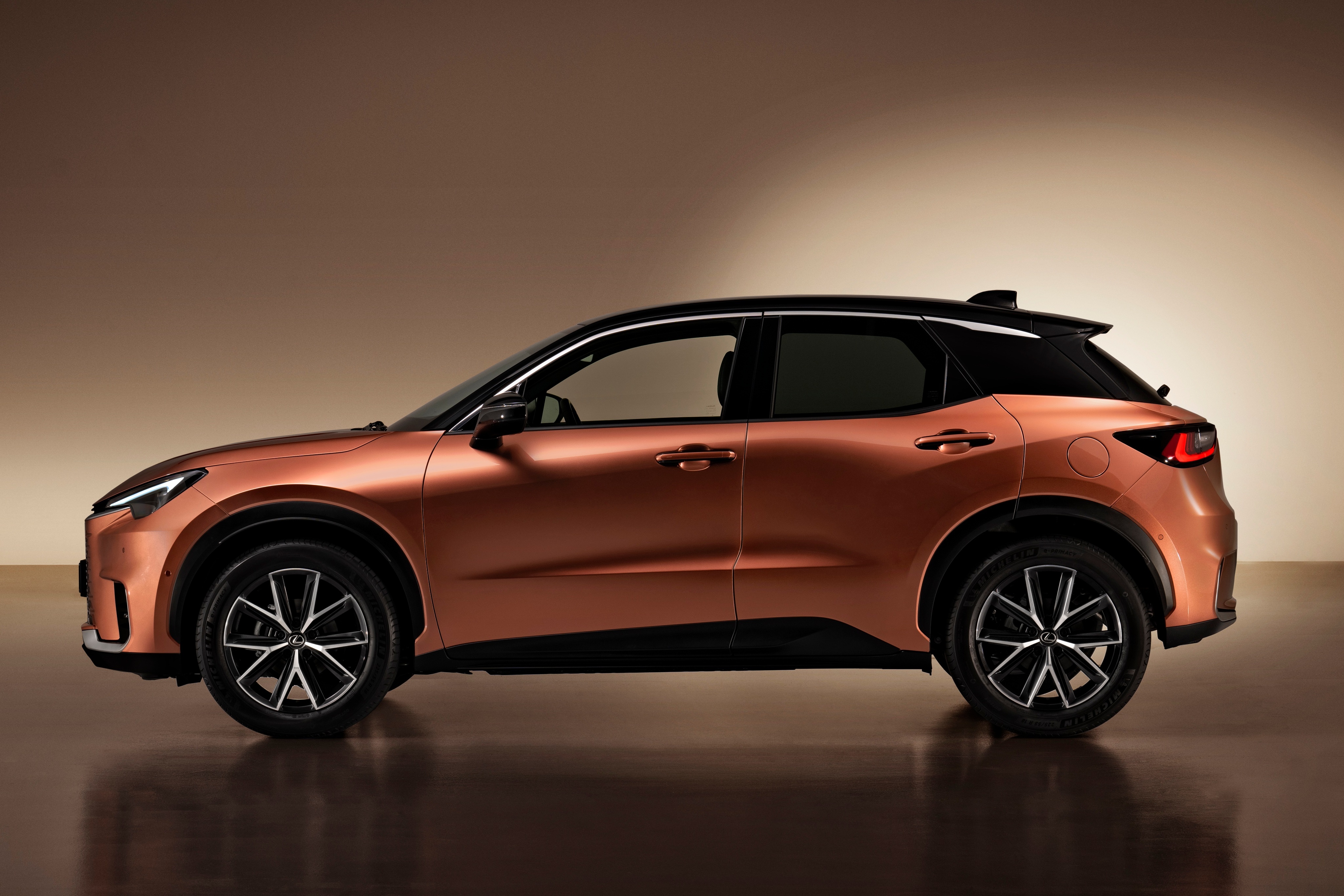 Lexus,  lbx,  lexus lbx,  crossover,  suv,  audi,  mercedes,  bmw,  mercedes-benz,  nx,  rx,  lx,  gx,  lexus nx,  lexus rx,  lexus gx,  lexus lx,  lexus tx,  tx,  xe nhat anh 19