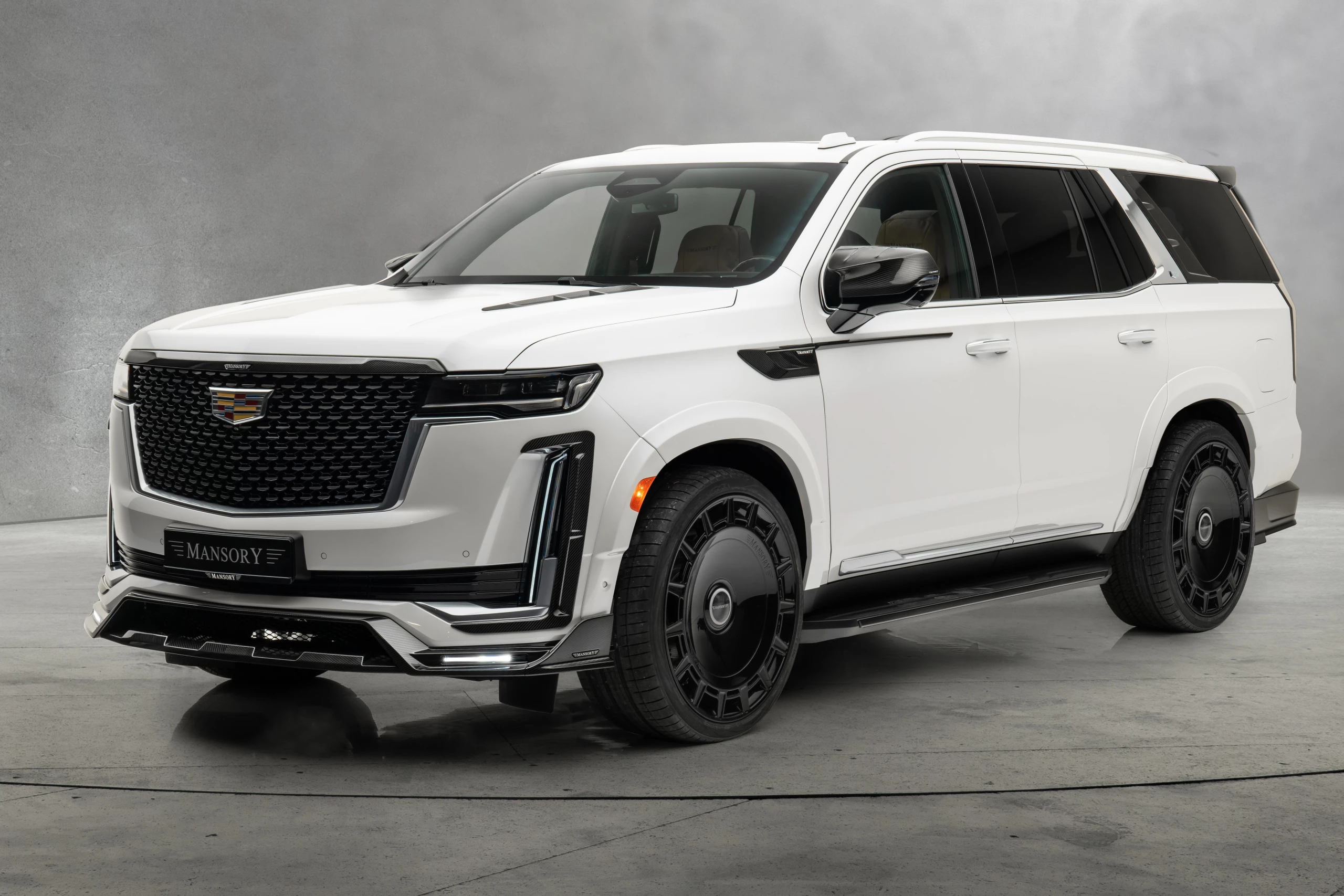 Cadillac Escalade ham ho hon voi goi do cua Mansory hinh anh