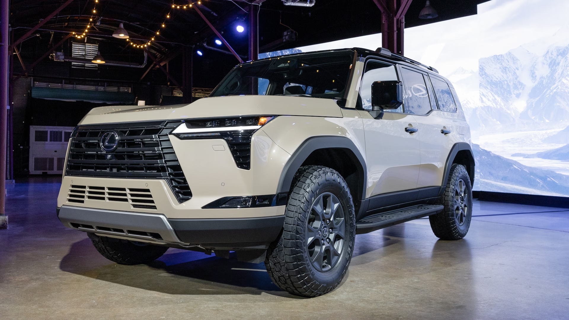 lexus gx,  hoan toan moi,  suv hang sang,  off-road,  cao cap anh 2