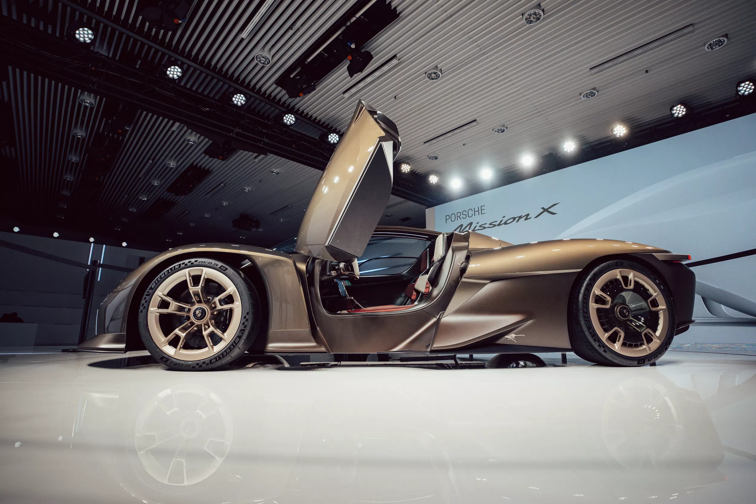 porsche,  918 spyder,  mission x,  mission e,  porsche mission x,  porsche mission e,  xe dien,  ev,  porsche 918 spyder,  ferrari,  laferrari,  mclaren p1,  hypercar,  sieu xe,  lamborghini,  aston martin,  maserati,  bugatti,  pagani,  koenigsegg anh 9