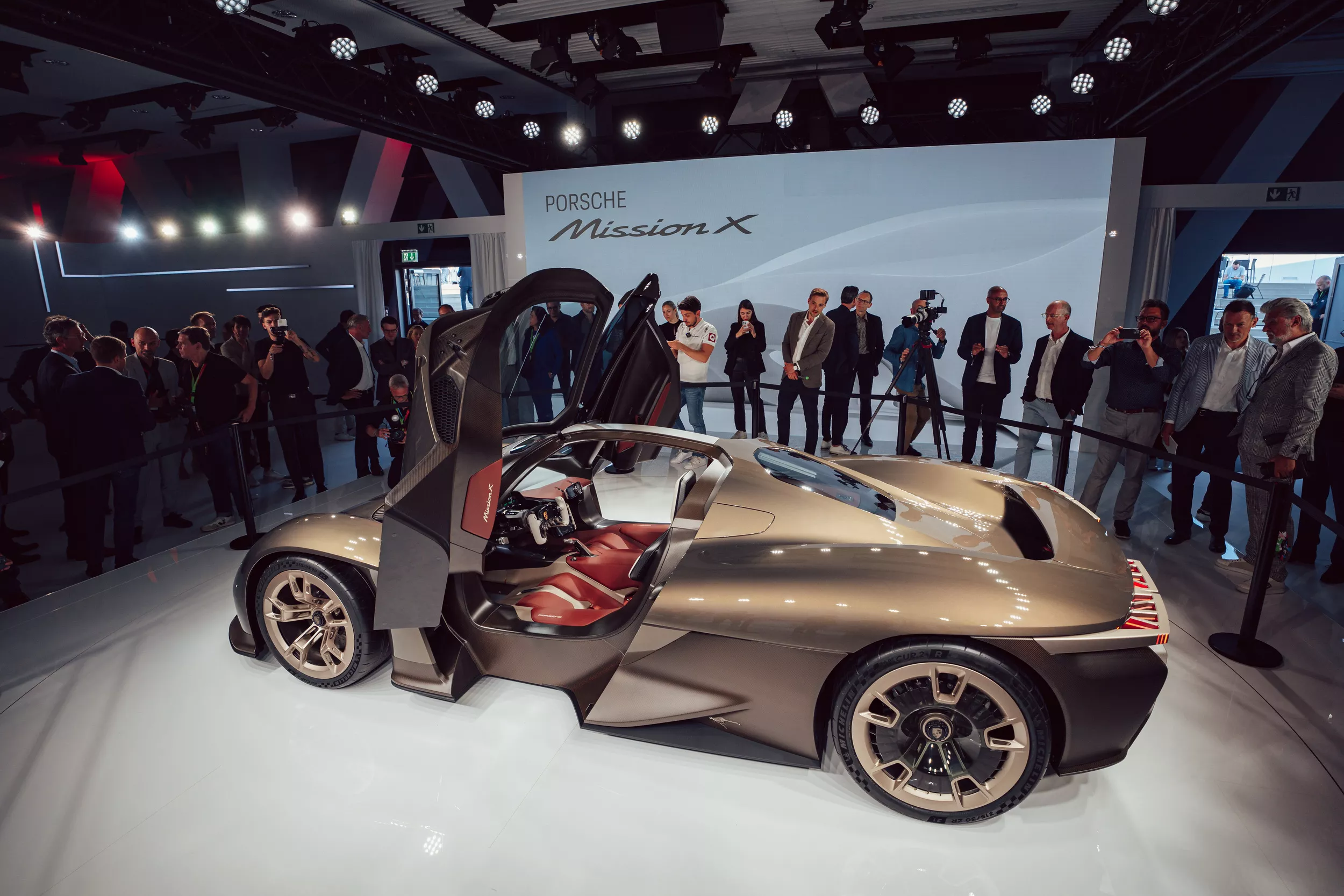 porsche,  918 spyder,  mission x,  mission e,  porsche mission x,  porsche mission e,  xe dien,  ev,  porsche 918 spyder,  ferrari,  laferrari,  mclaren p1,  hypercar,  sieu xe,  lamborghini,  aston martin,  maserati,  bugatti,  pagani,  koenigsegg anh 4