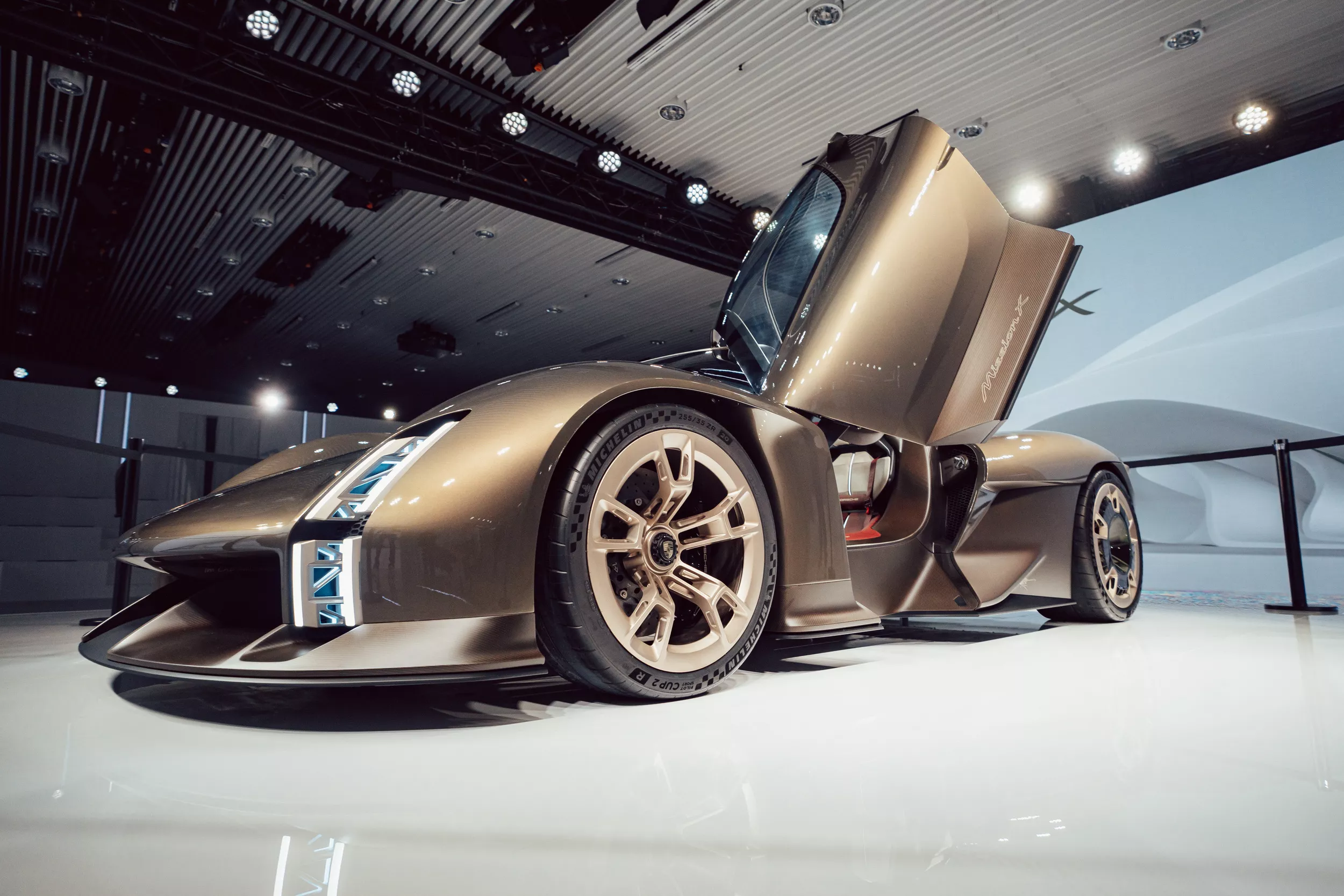 porsche,  918 spyder,  mission x,  mission e,  porsche mission x,  porsche mission e,  xe dien,  ev,  porsche 918 spyder,  ferrari,  laferrari,  mclaren p1,  hypercar,  sieu xe,  lamborghini,  aston martin,  maserati,  bugatti,  pagani,  koenigsegg anh 5