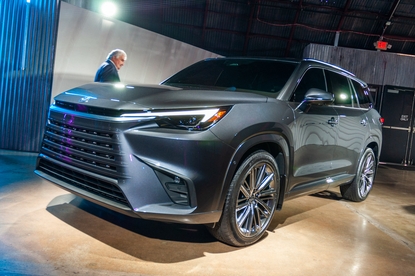 Can canh Lexus TX hoan toan moi vua duoc ra mat hinh anh