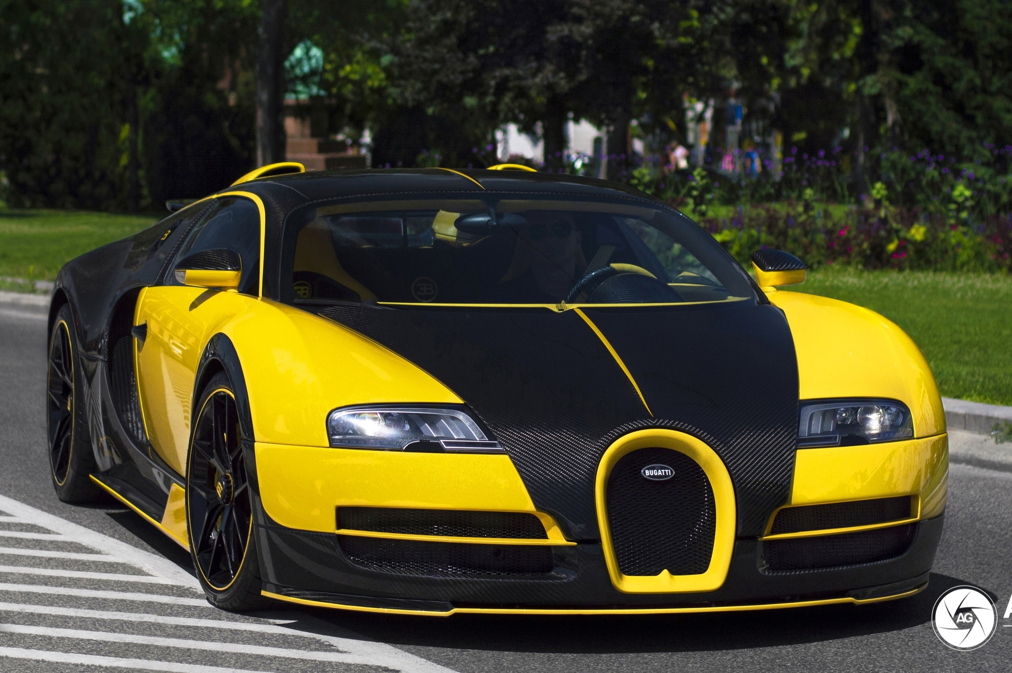 Can canh Bugatti Veyron Oakley Design duy nhat tren the gioi hinh anh