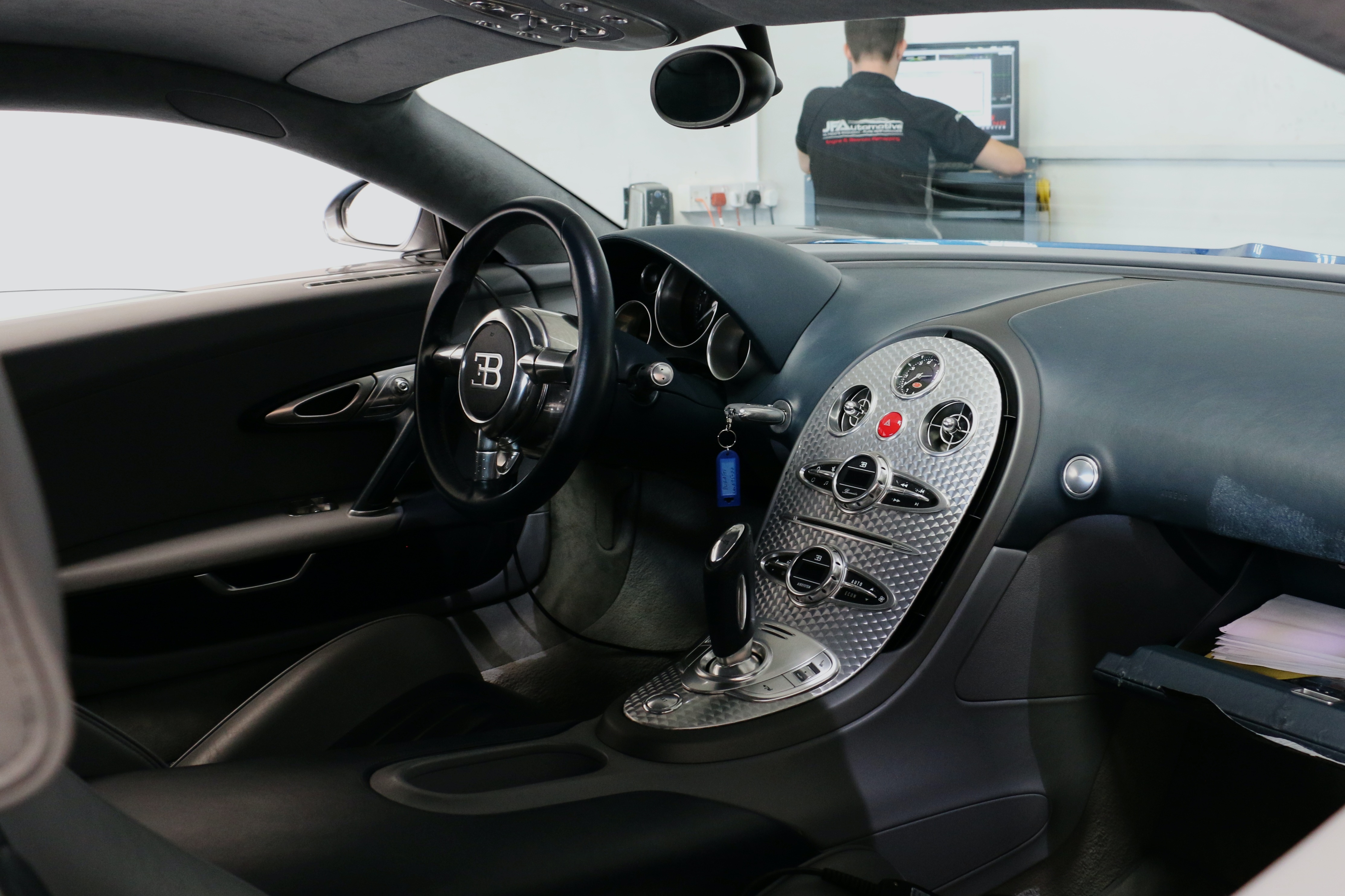 Bugatti,  veyron,  chiron,  divo,  centodieci,  veyron super sport,  chiron super sport,  chiron pur sport,  xe do,  sieu xe,  hypercar,  oakley design,  veyron oakley design,  pagani,  koenigsegg,  lamborghini,  ferrari,  mclaren,  aston martin,  porsche,  maserati anh 8