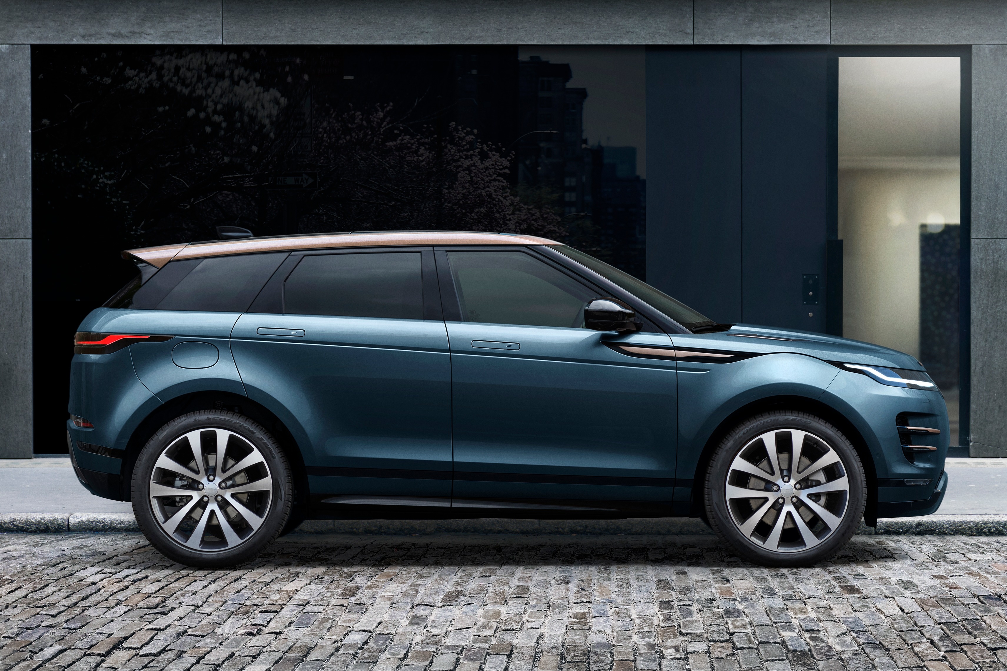 land rover,  range rover,  evoque,  range rover evoque,  land rover range rover,  suv,  dia hinh,  crossover,  jaguar,  mercedes,  bmw,  audi,  porsche,  maserati,  mercedes-benz,  jlr,  facelift,  evoque 2024 anh 6