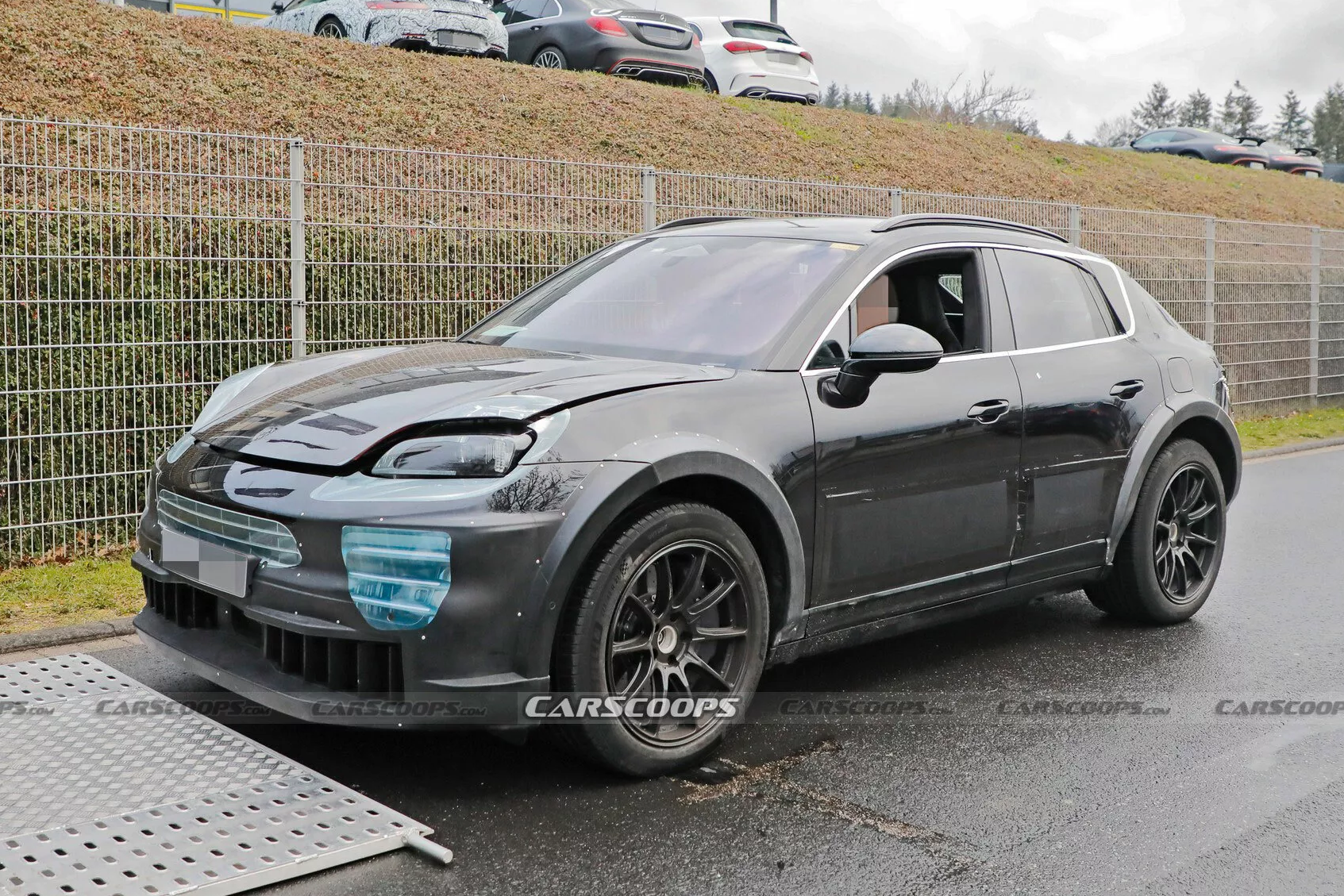 Porsche Cayenne phien ban thuan dien lo anh thuc te hinh anh