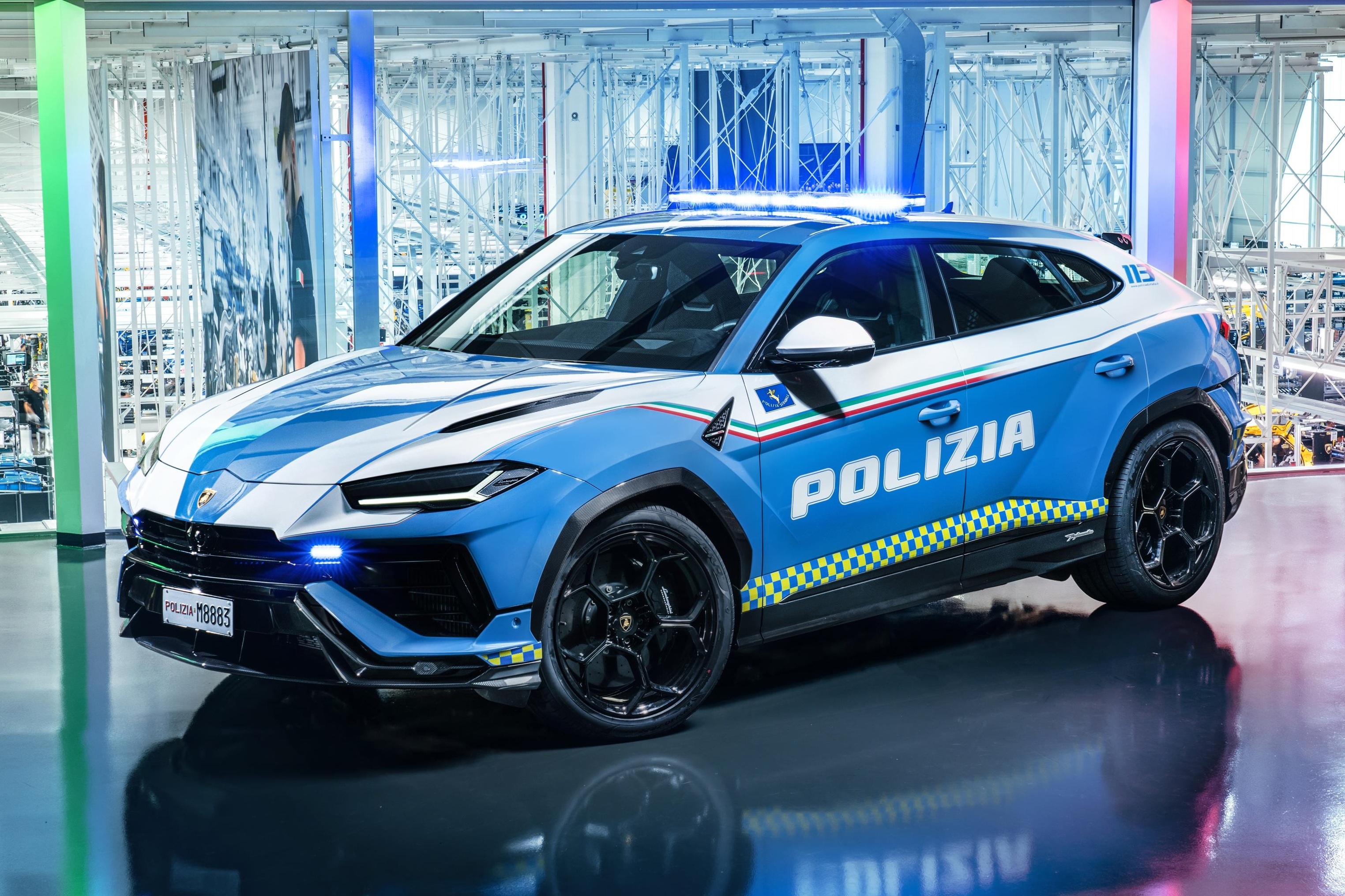 Lamborghini Urus Performante gia nhap luc luong canh sat Italy hinh anh