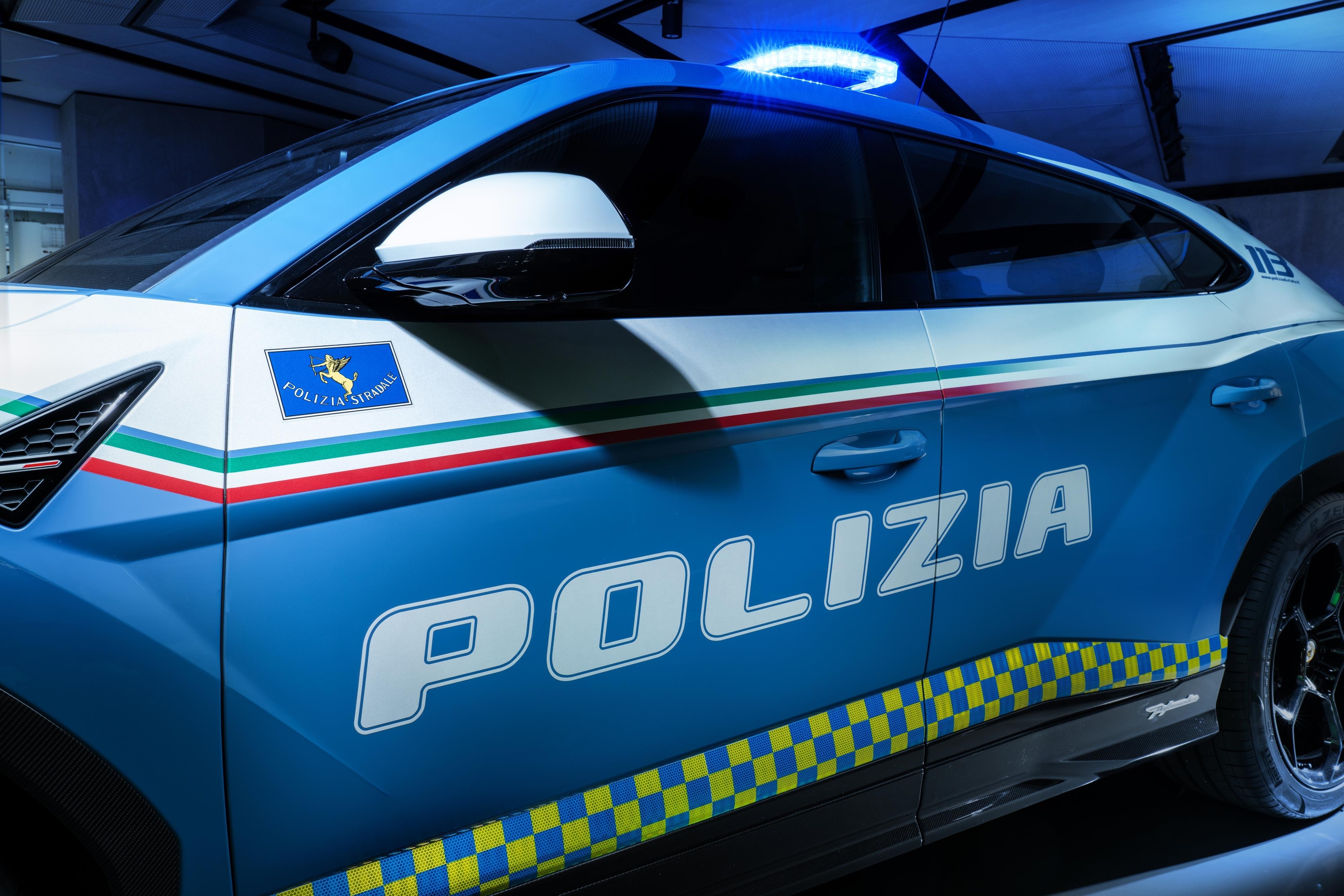 lamborghini,  urus,  performante,  canh sat,  canh sat italy,  polizia anh 4