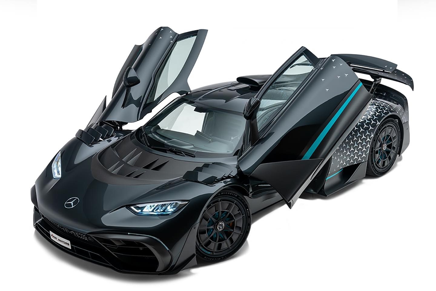Sieu xe Mercedes-AMG One dau tien xuat hien tren san xe cu hinh anh