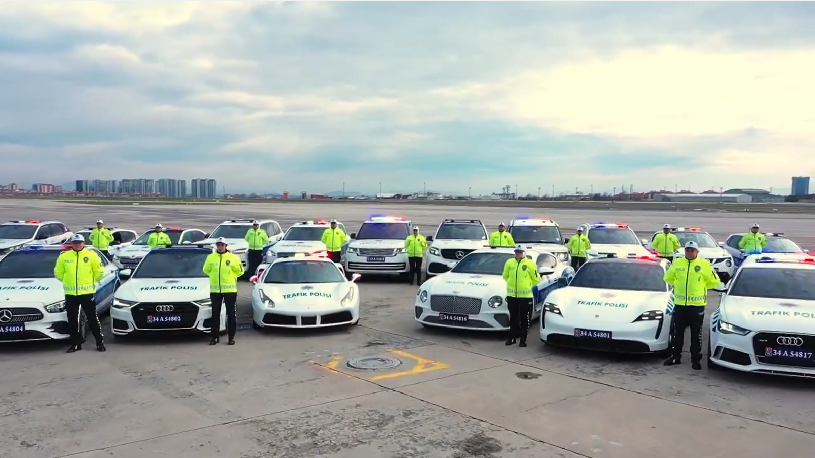 sieu xe,  lamborghini,  ferrari,  audi,  mercedes,  porsche,  bentley,  land rover,  canh sat,  tho nhi ky anh 1