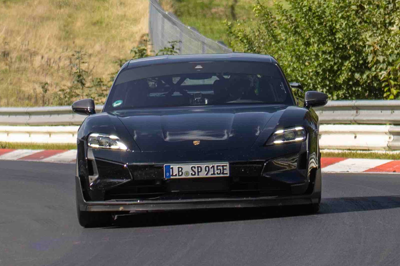 porsche,  taycan,  ev,  xe dien,  tesla,  model s,  tesla model s,  porsche taycan,  vinfast,  xiaomi,  su7,  xiaomi su7 anh 1