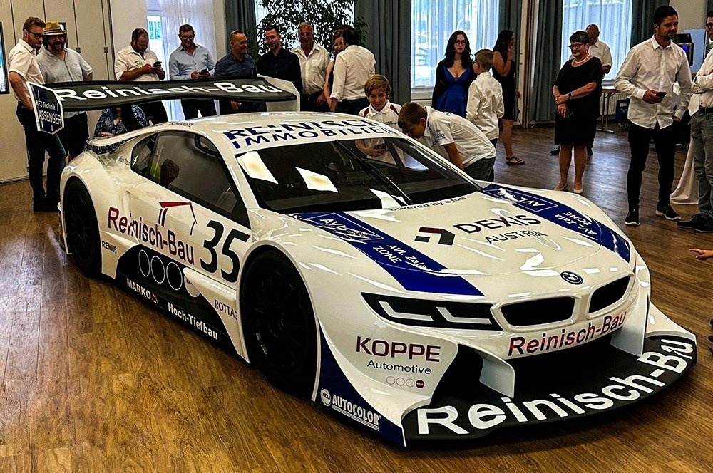 BMW i8 gan dong co 16 xy-lanh manh gan 900 ma luc hinh anh