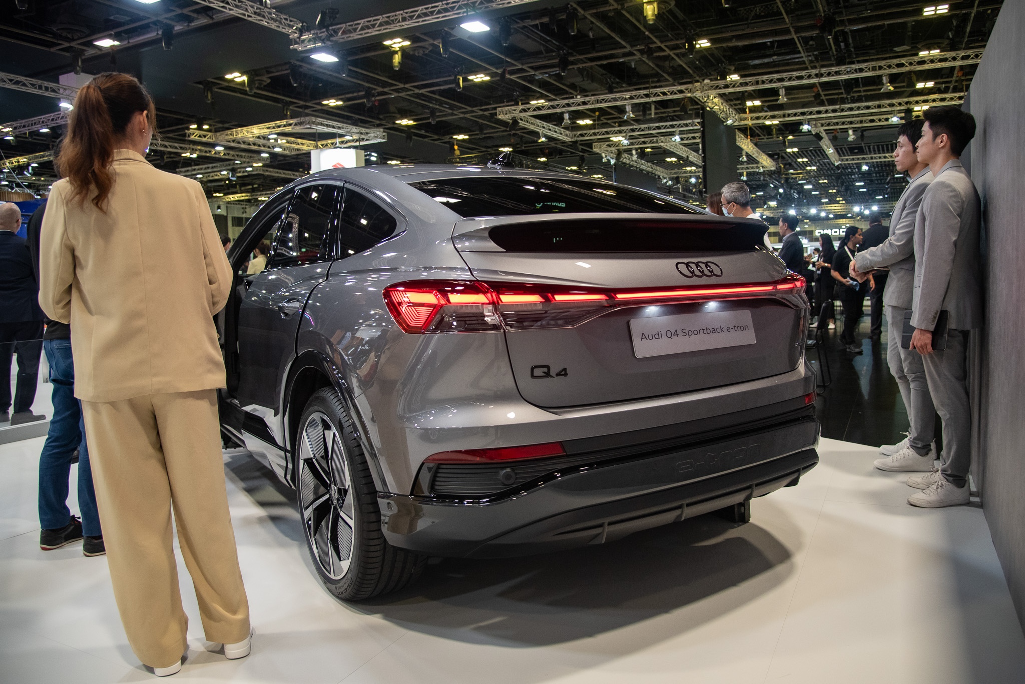 singapore,  singapore motor show,  singapore motor show 2024,  mercedes-benz,  audi,  bmw,  xe dien,  ev,  hybrid,  hyundai,  polestar,  suzuki,  jimny,  mg,  cyberster,  kia,  ioniq 5,  kia ev9,  lexus,  lbx anh 15