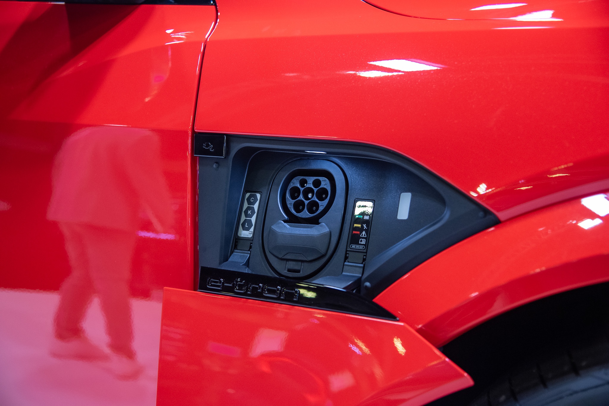 singapore,  singapore motor show,  singapore motor show 2024,  mercedes-benz,  audi,  bmw,  xe dien,  ev,  hybrid,  hyundai,  polestar,  suzuki,  jimny,  mg,  cyberster,  kia,  ioniq 5,  kia ev9,  lexus,  lbx anh 24