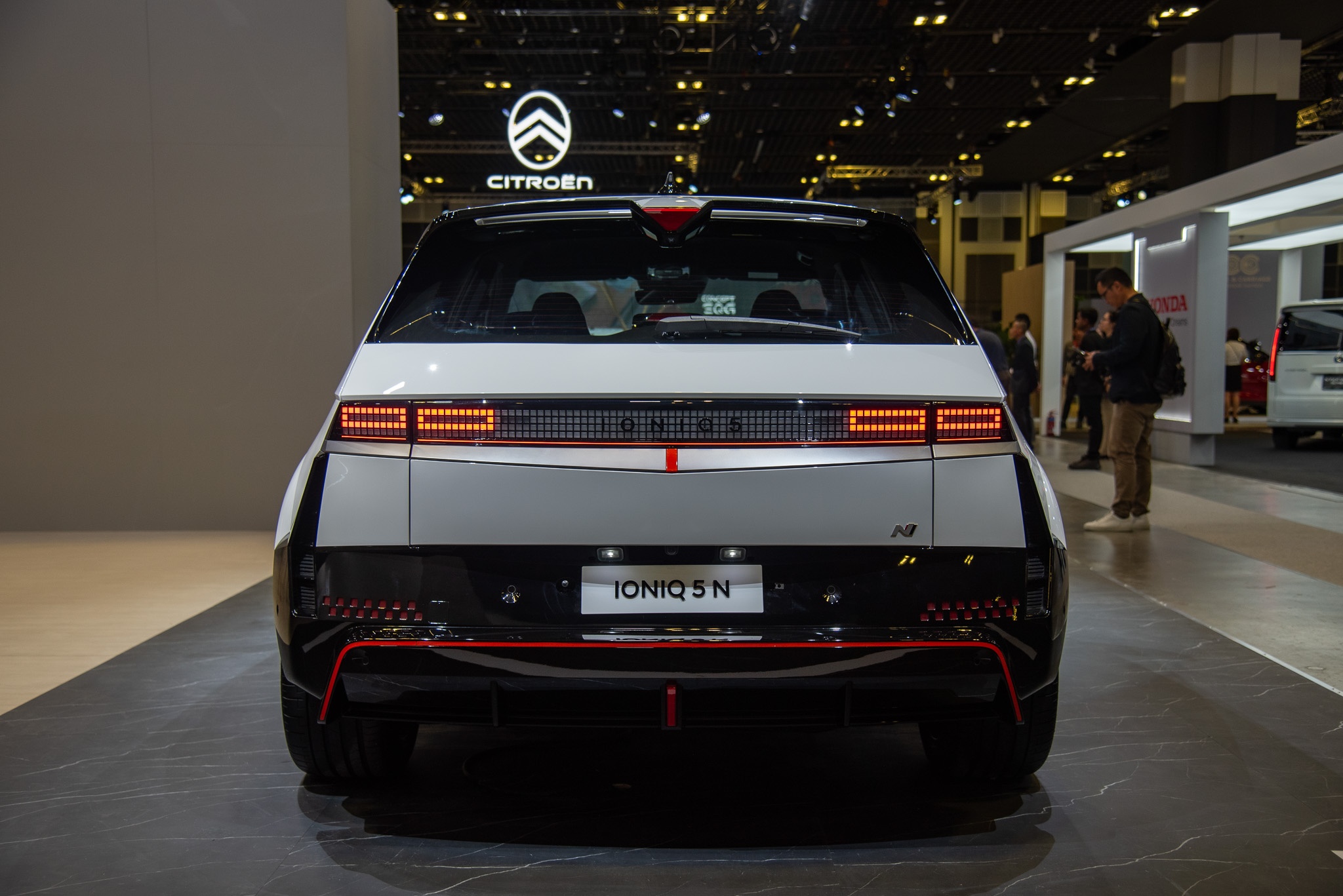 singapore,  singapore motor show,  singapore motor show 2024,  mercedes-benz,  audi,  bmw,  xe dien,  ev,  hybrid,  hyundai,  polestar,  suzuki,  jimny,  mg,  cyberster,  kia,  ioniq 5,  kia ev9,  lexus,  lbx anh 54