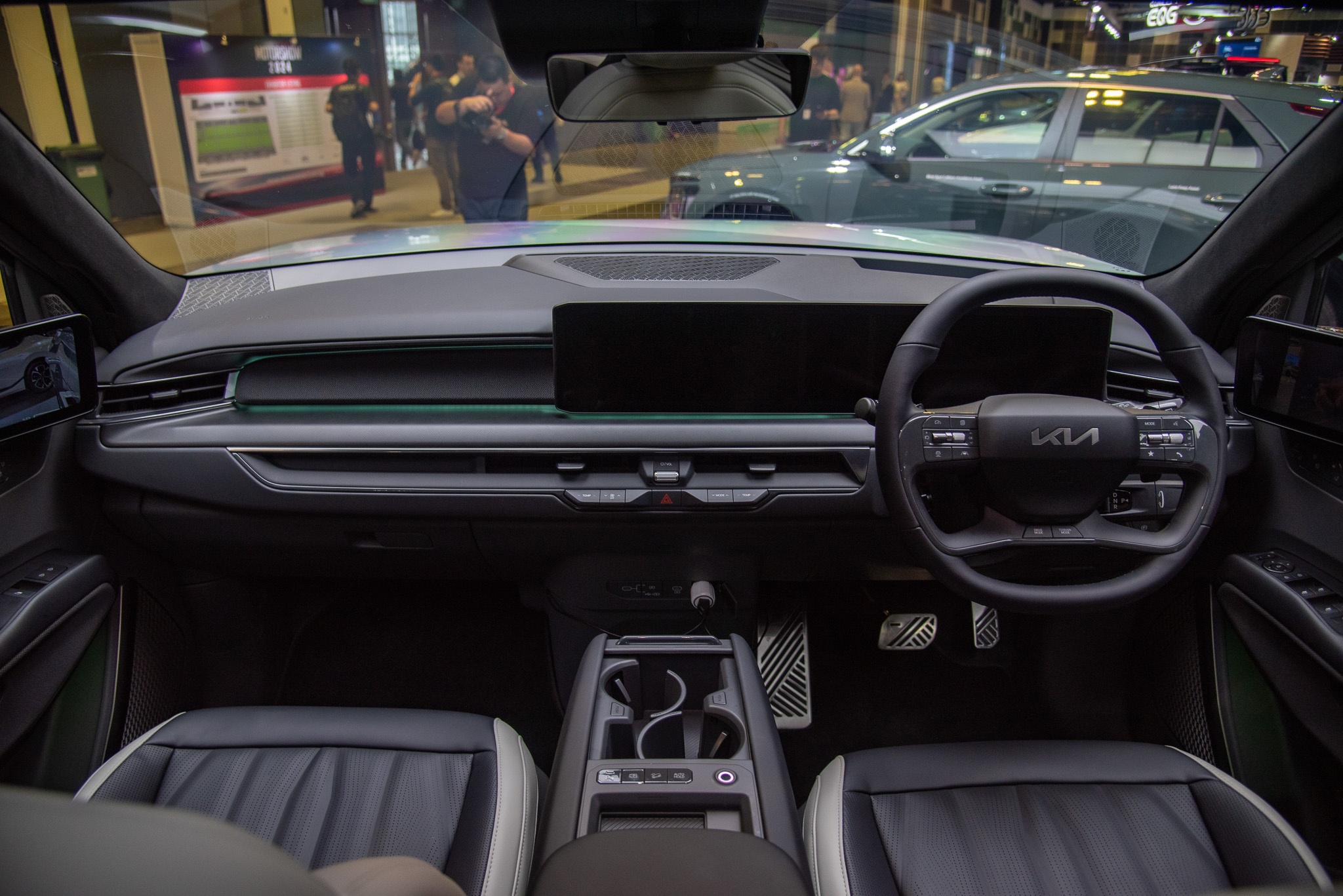 singapore,  singapore motor show,  singapore motor show 2024,  mercedes-benz,  audi,  bmw,  xe dien,  ev,  hybrid,  hyundai,  polestar,  suzuki,  jimny,  mg,  cyberster,  kia,  ioniq 5,  kia ev9,  lexus,  lbx anh 60