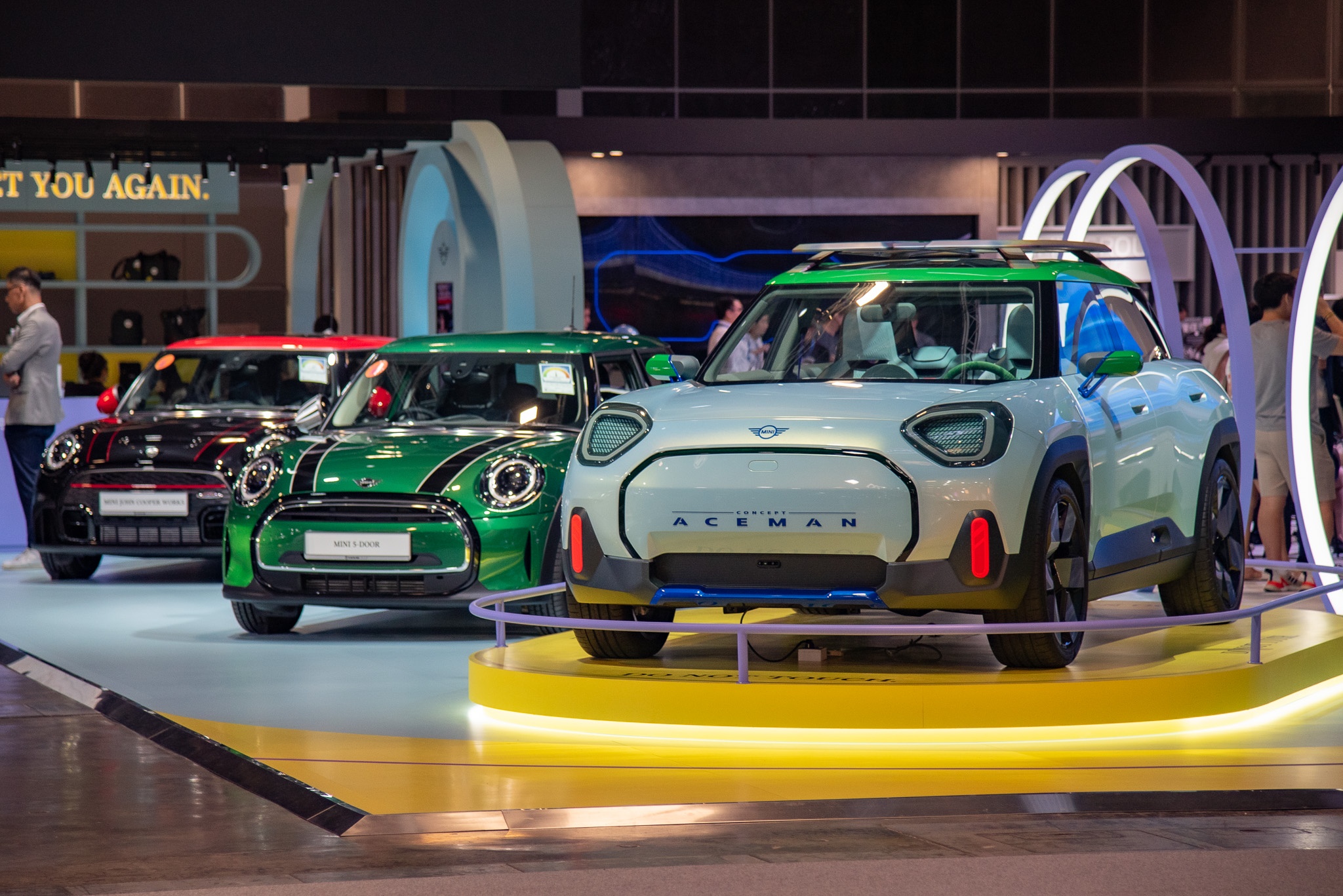 singapore,  singapore motor show,  singapore motor show 2024,  mercedes-benz,  audi,  bmw,  xe dien,  ev,  hybrid,  hyundai,  polestar,  suzuki,  jimny,  mg,  cyberster,  kia,  ioniq 5,  kia ev9,  lexus,  lbx anh 40