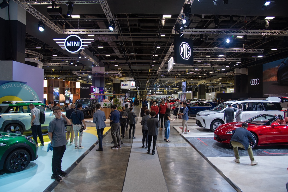 singapore,  singapore motor show,  singapore motor show 2024,  mercedes-benz,  audi,  bmw,  xe dien,  ev,  hybrid,  hyundai,  polestar,  suzuki,  jimny,  mg,  cyberster,  kia,  ioniq 5,  kia ev9,  lexus,  lbx anh 1