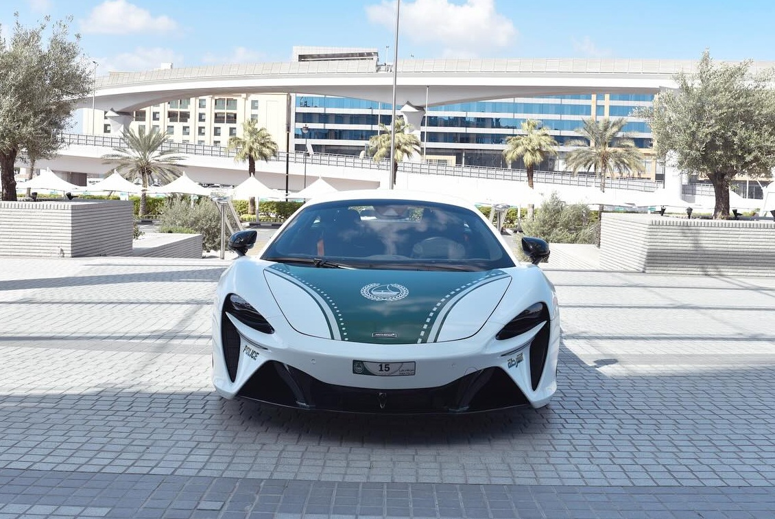 dubai,  canh sat dubai,  sieu xe,  lamborghini,  urus,  urus performante,  lamborghini urus performante,  suv anh 10