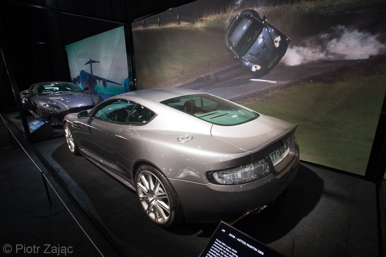 james bond,  aston martin,  dbs,  db9,  db5,  vantage,  vanquish,  diep vien,  james bond 007,  007,  phim,  trien lam,  bmw,  jaguar,  land rover,  bond in motion anh 13