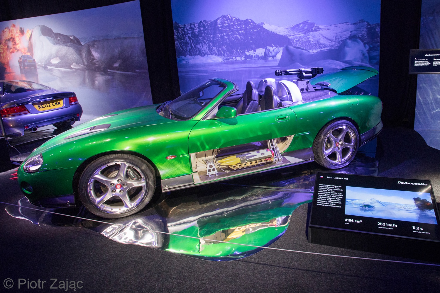 james bond, aston martin, dbs, db9, db5, vantage, vanquish, điệp viên, james bond 007, 007, phim, triển lãm, bmw, jaguar, land rover, bond in motion ảnh 16 james bond, aston martin, dbs, db9, db5, vantage, vanquish, diep vien, james bond 007, 007, phim, trien lam, bmw, jaguar, land rover, bond in motion anh 16