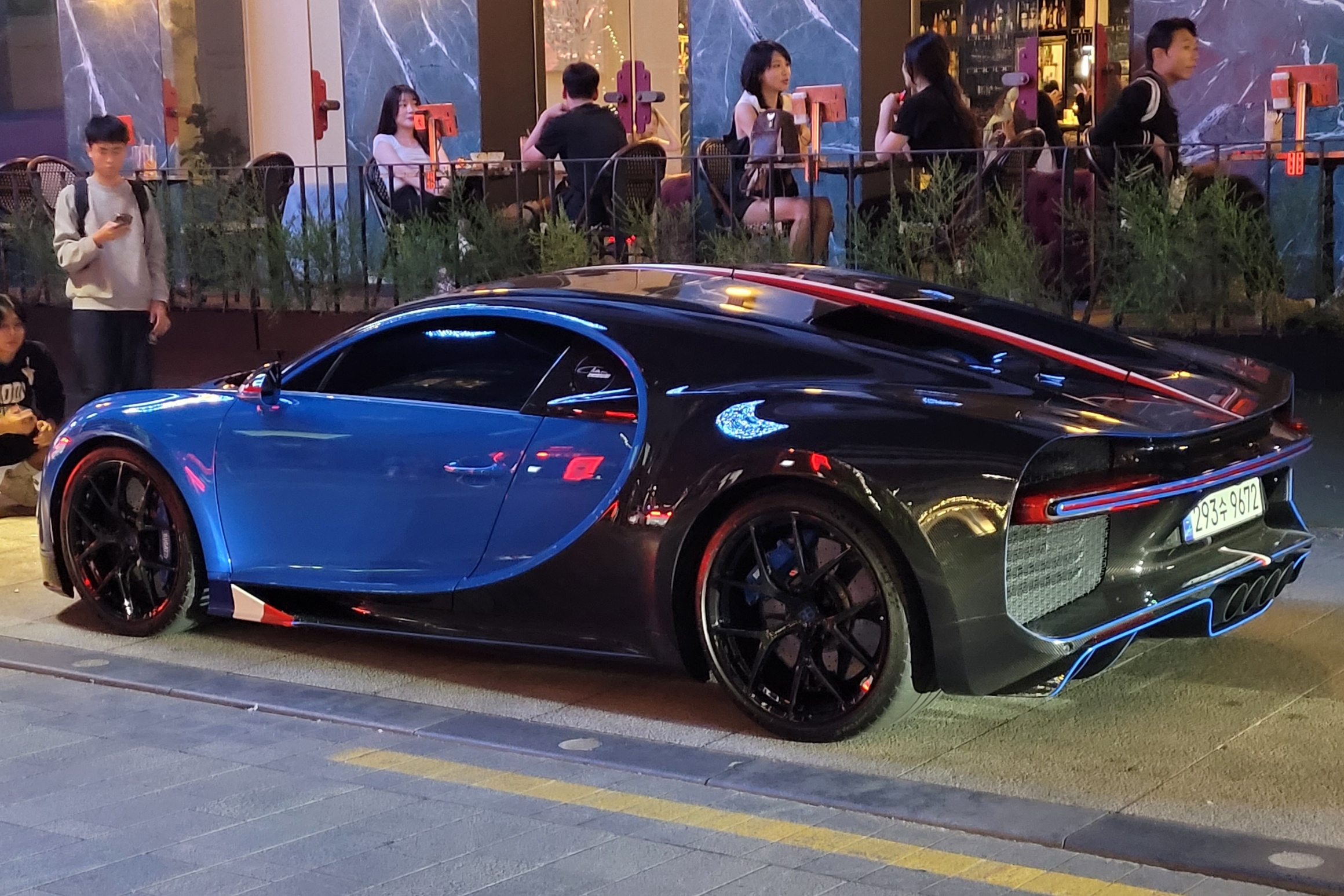 bugatti,  ferrari,  chiron,  chiron sport,  danh bac,  han quoc,  canh sat,  pha an,  tich thu,  roma,  296 gtb anh 8