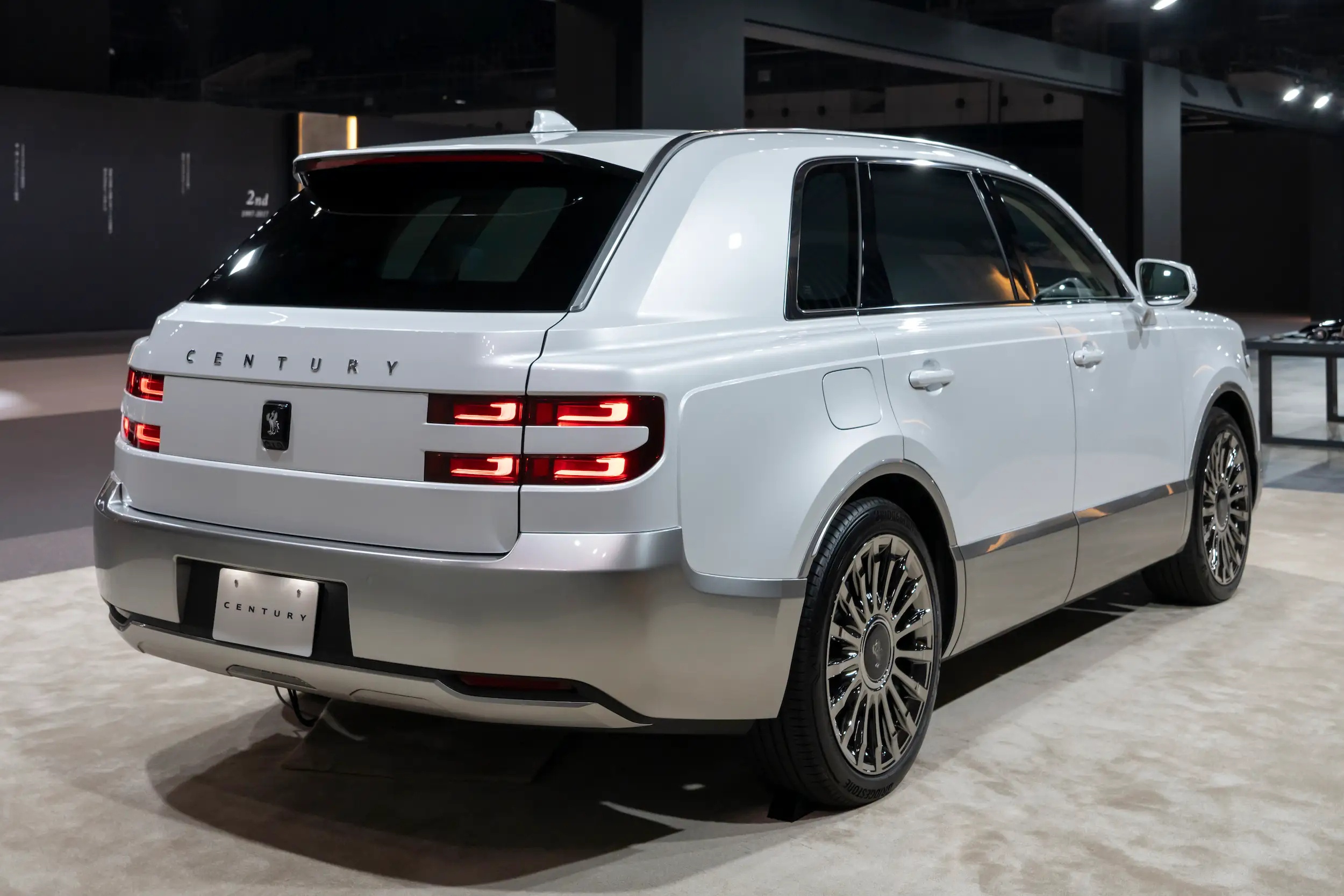 toyota,  century,  century suv,  sieu sang,  rolls-royce,  bentley anh 3