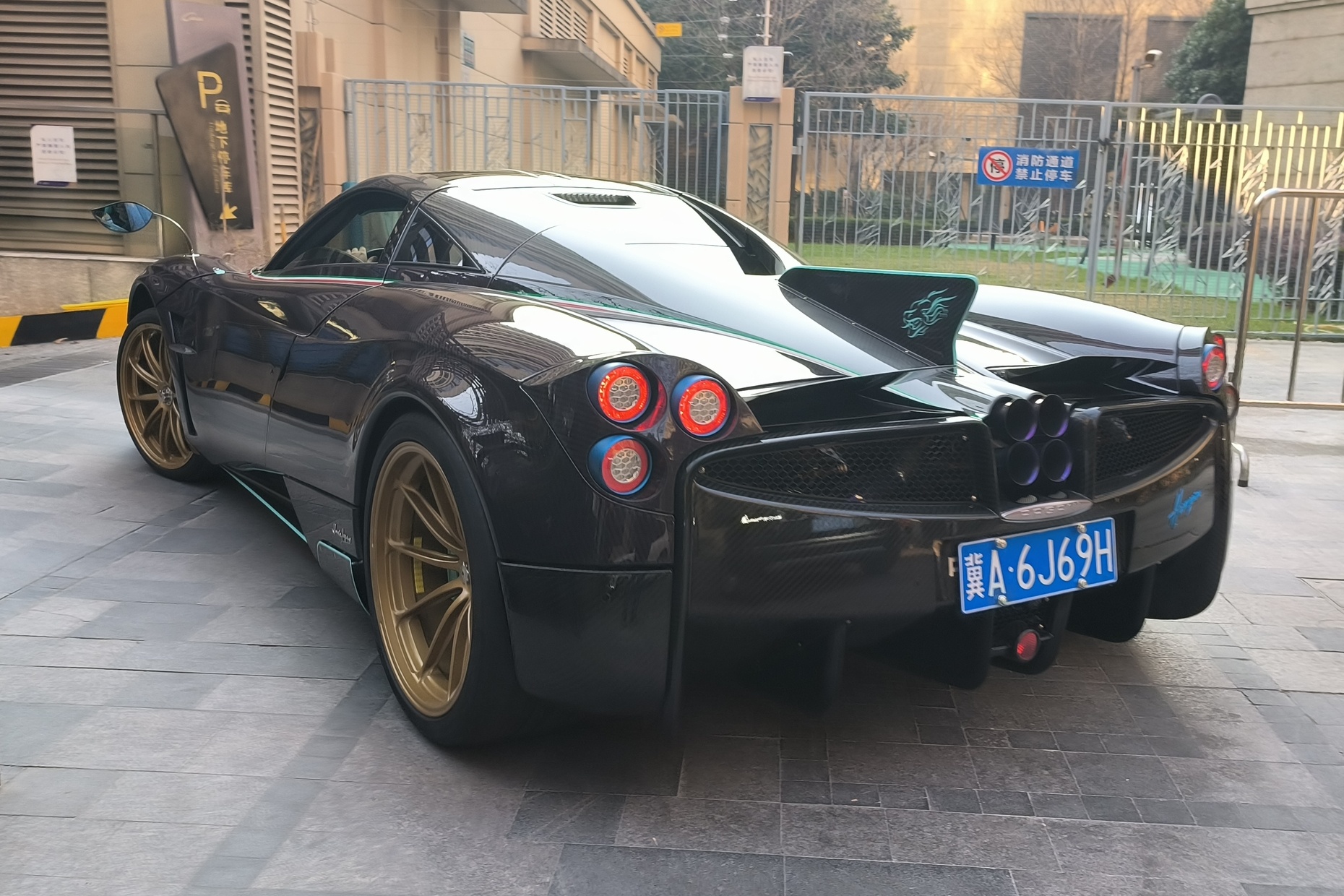 pagani,  huayra,  dinastia,  yazi,  nhai ti,  nhai xe,  phien ban rong,  trung quoc,  sieu xe,  hypercar,  zonda,  utopia anh 2