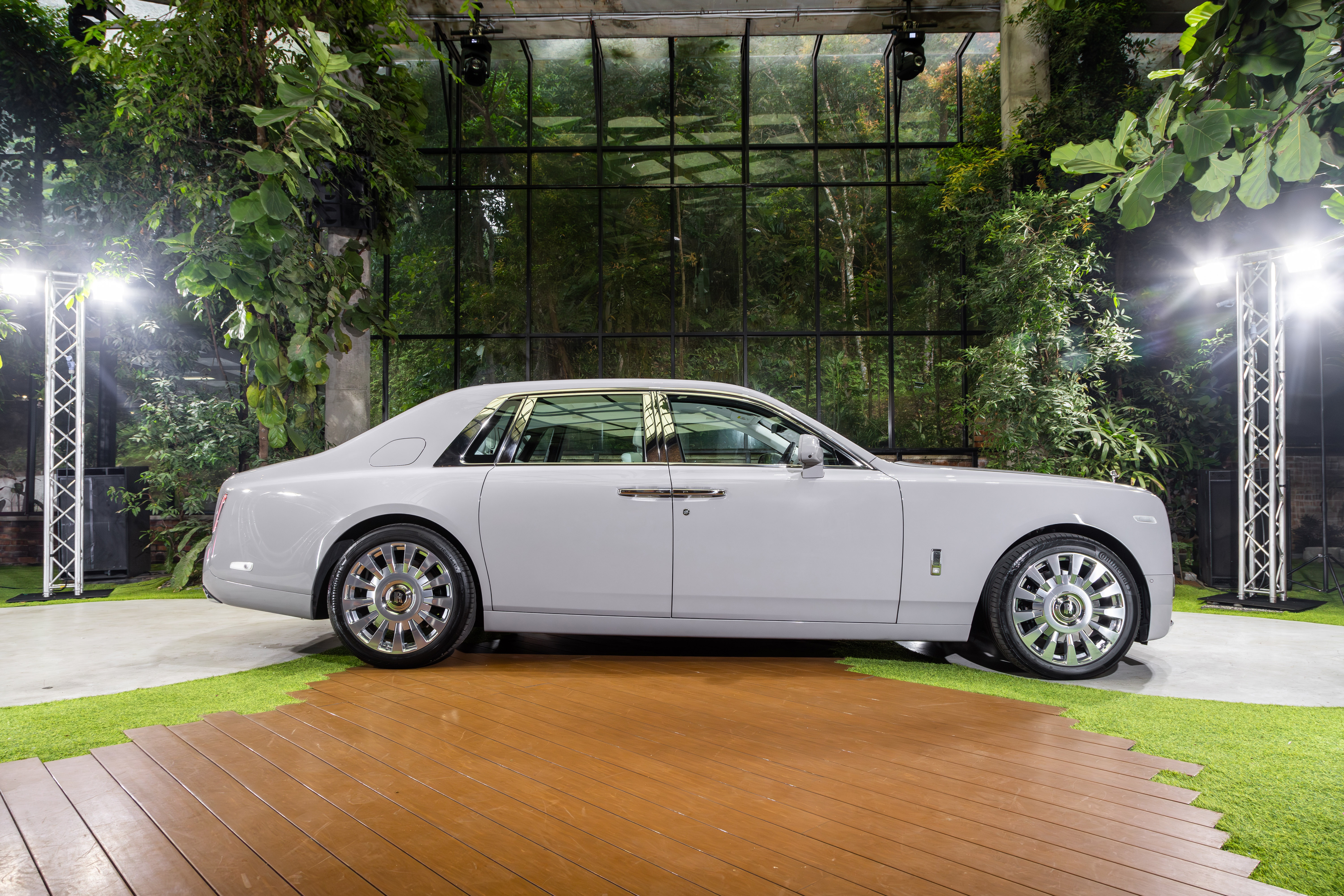 rolls-royce,  phantom phantom series ii,  siêu sang,  xe siêu sang,  sedan,  bentley,  mercedes,  maybach,  malaysia ảnh 2 rolls-royce,  phantom phantom series ii,  sieu sang,  xe sieu sang,  sedan,  bentley,  mercedes,  maybach,  malaysia anh 2