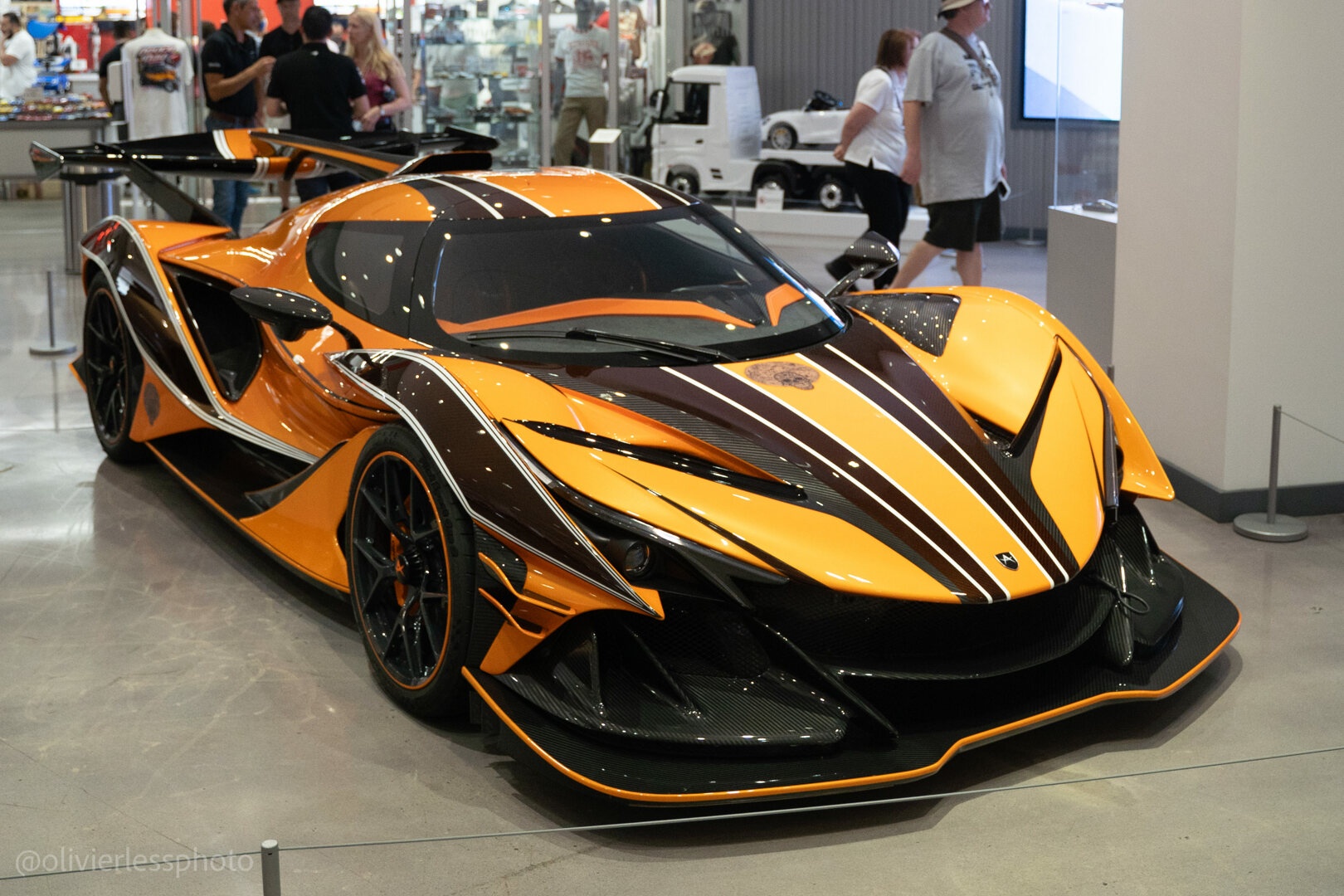 nham thin 2012,  giap thin 2024,  rong,  sieu xe,  xe sang,  rolls-royce,  bugatti,  mclaren,  jeep,  aston martin,  ferrari,  koenigsegg,  pagani anh 29