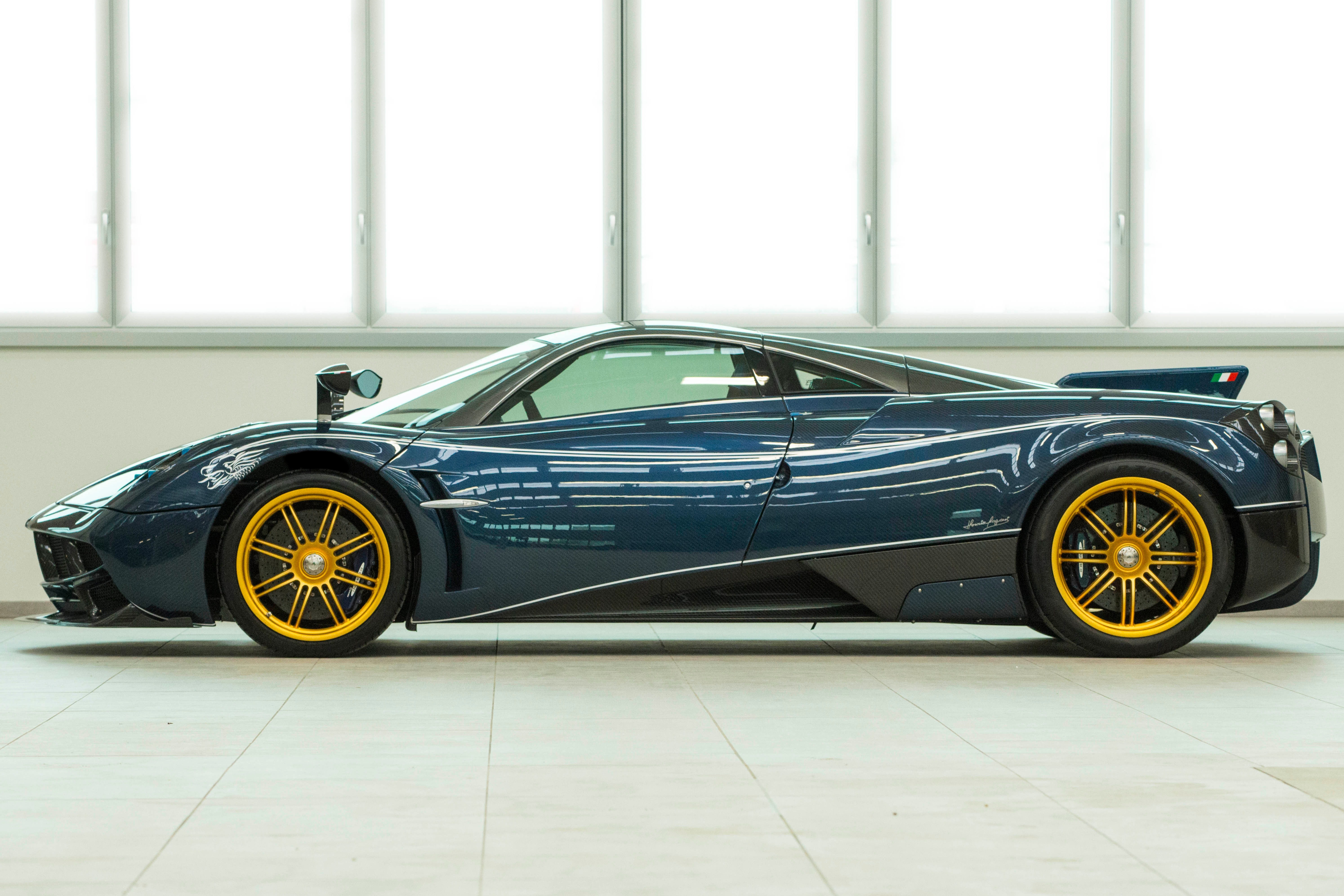 nham thin 2012,  giap thin 2024,  rong,  sieu xe,  xe sang,  rolls-royce,  bugatti,  mclaren,  jeep,  aston martin,  ferrari,  koenigsegg,  pagani anh 11