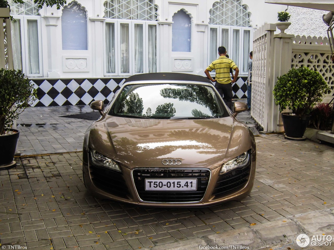 audi,  r8,  lamborghini,  huracan,  gallardo,  sieu xe,  v10,  v8,  khai tu anh 1