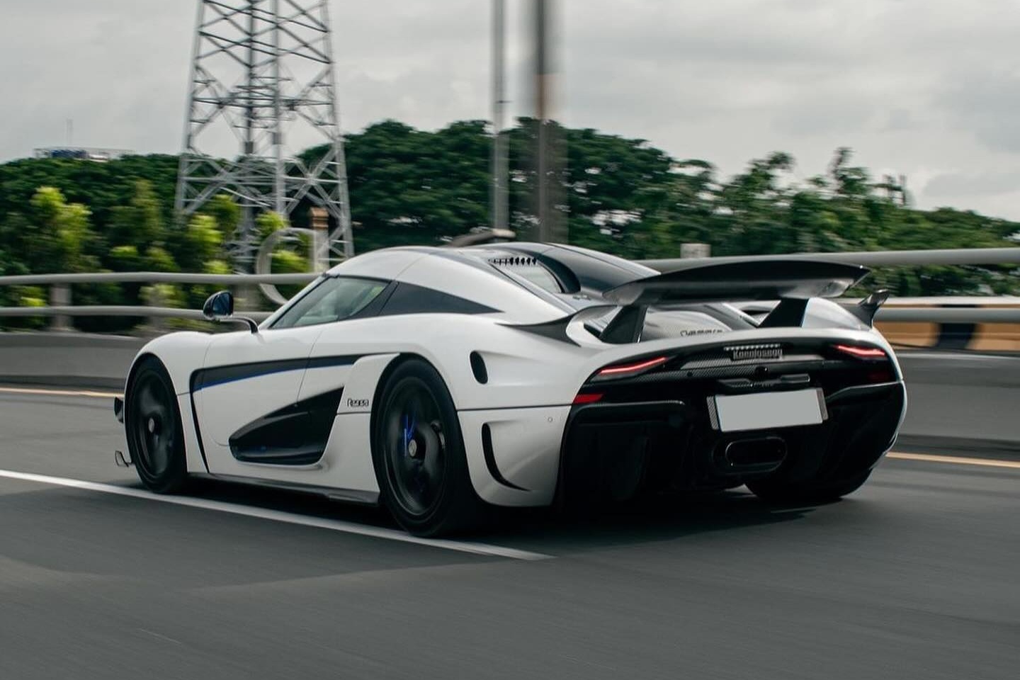 koenigsegg,  regera,  agera,  jesko,  ccx,  indonesia,  sieu xe,  supercar,  hypercar,  pagani,  huayra,  zonda,  utopia,  huayra roadster anh 2