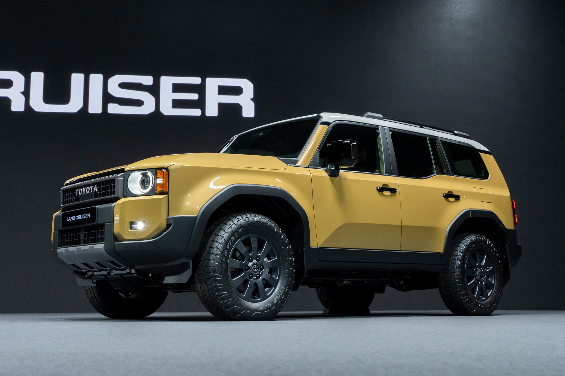 Toyota Land Cruiser Prado the he moi co gia tu 55.950 USD hinh anh