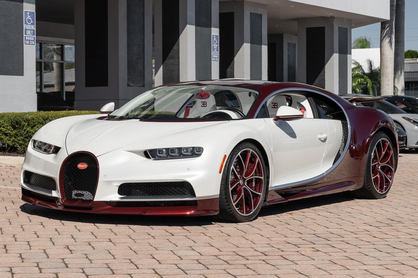 Mua Bugatti Chiron, tang kem ca xe sieu sang Rolls-Royce Wraith hinh anh